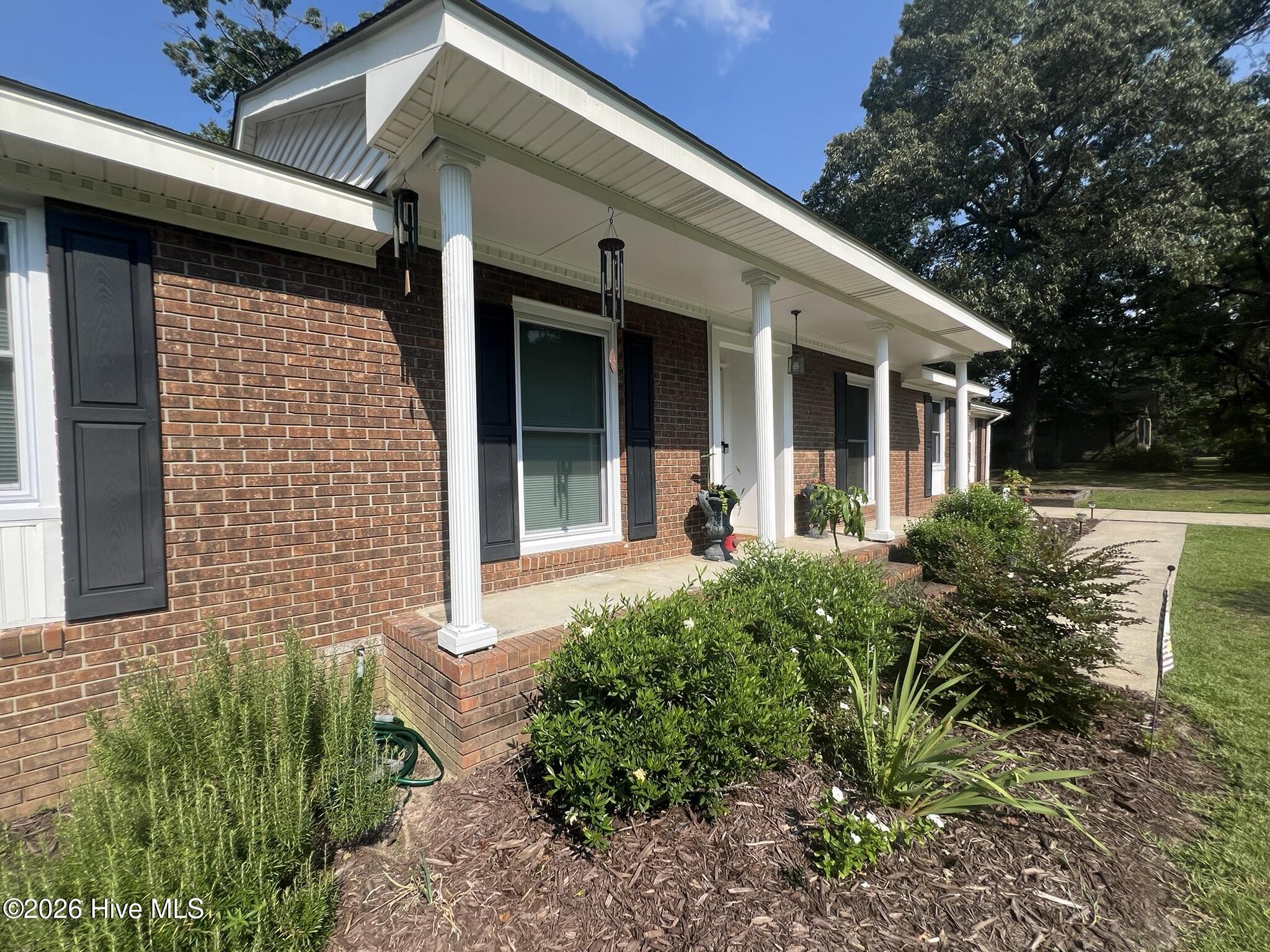 197 Hillcrest Drive Property Photo 3