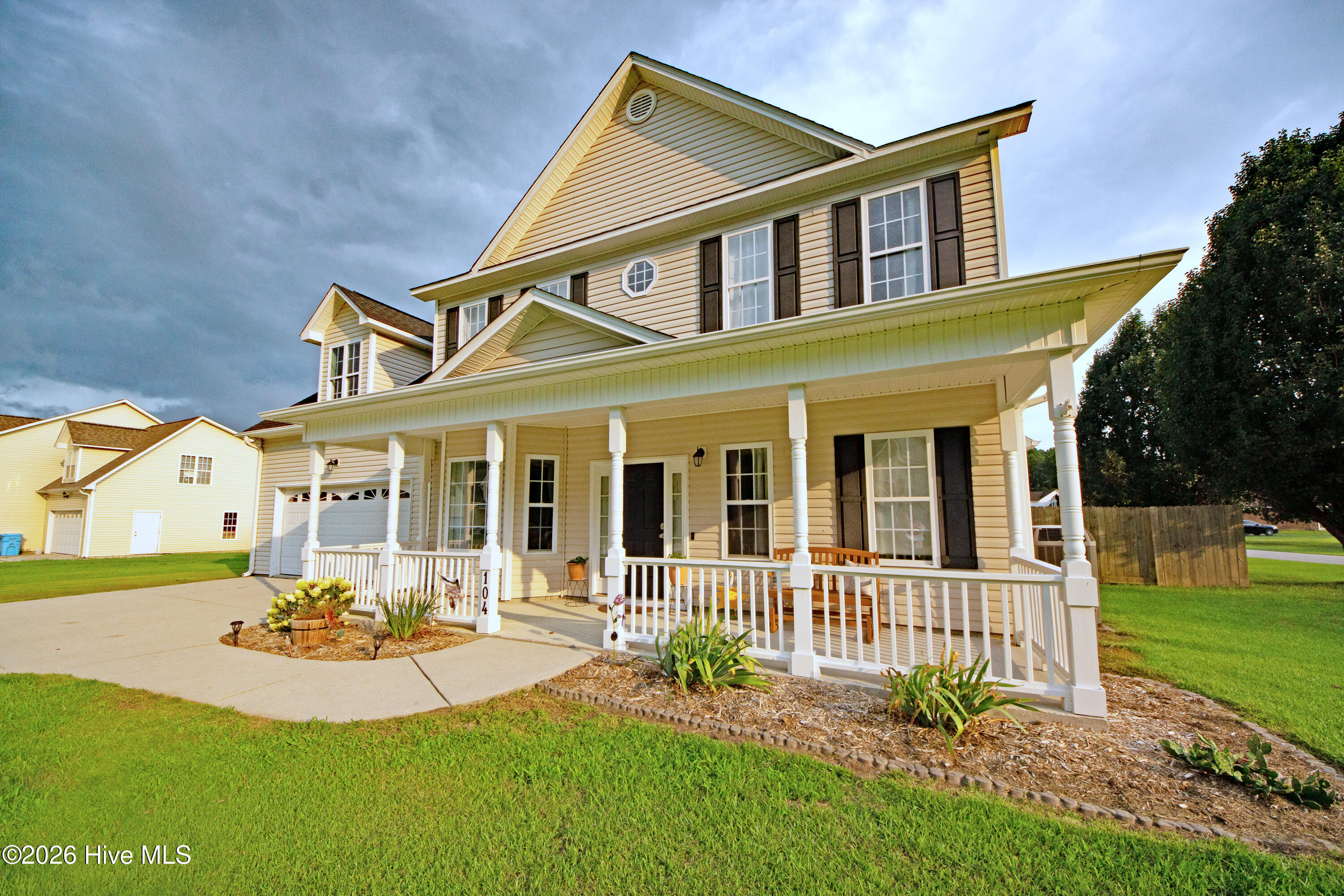 104 Spring Leaf Lane Property Photo 3