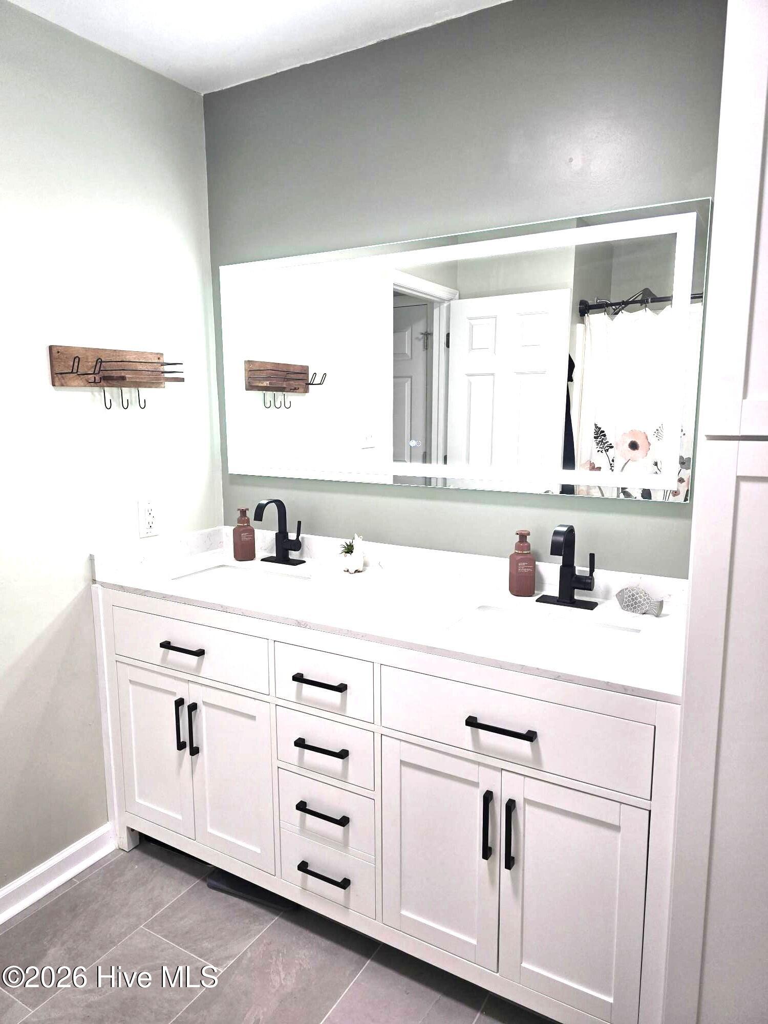 219 Loren Road Property Photo 12