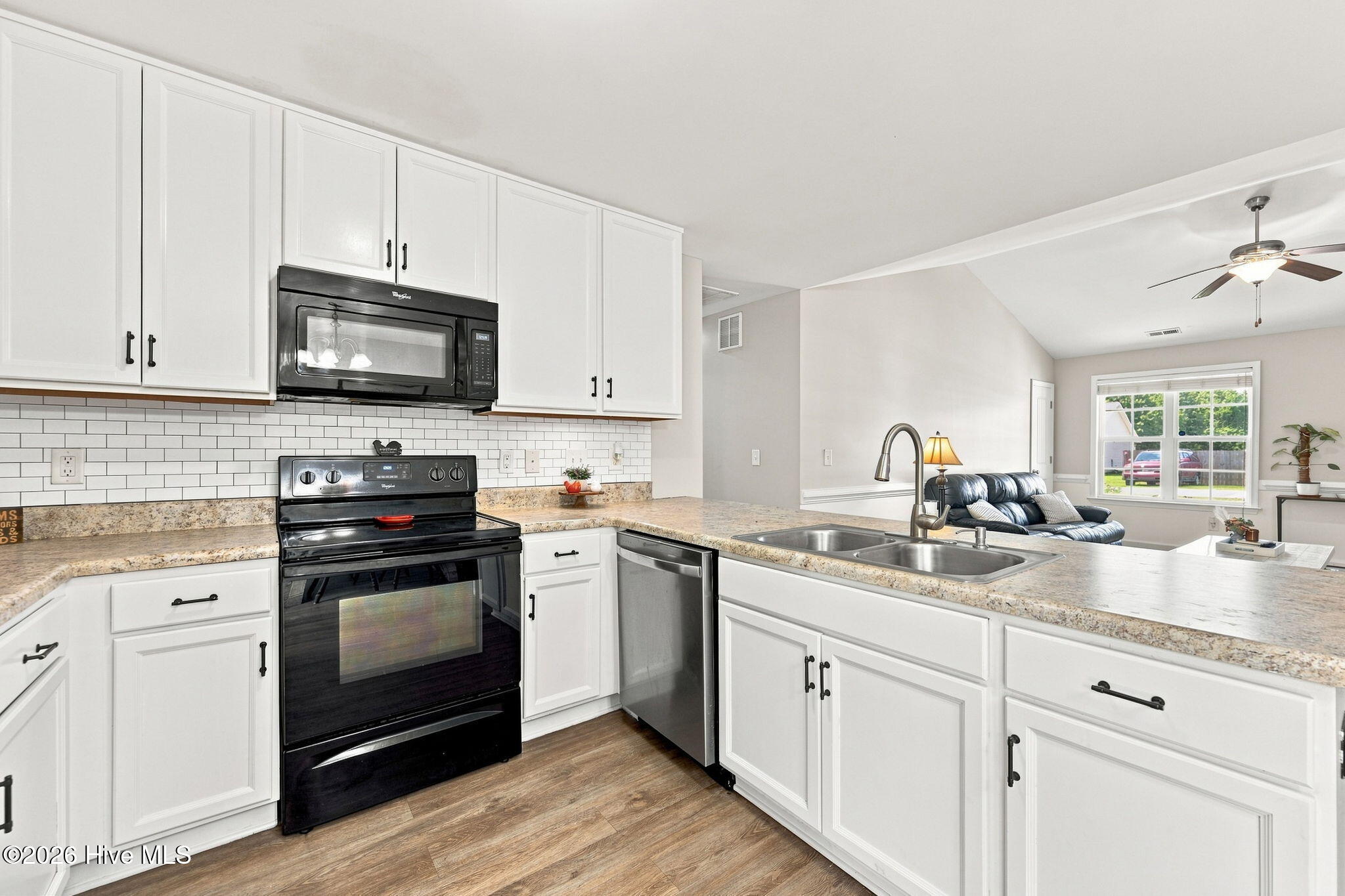 303 Crawford Street Property Photo 16