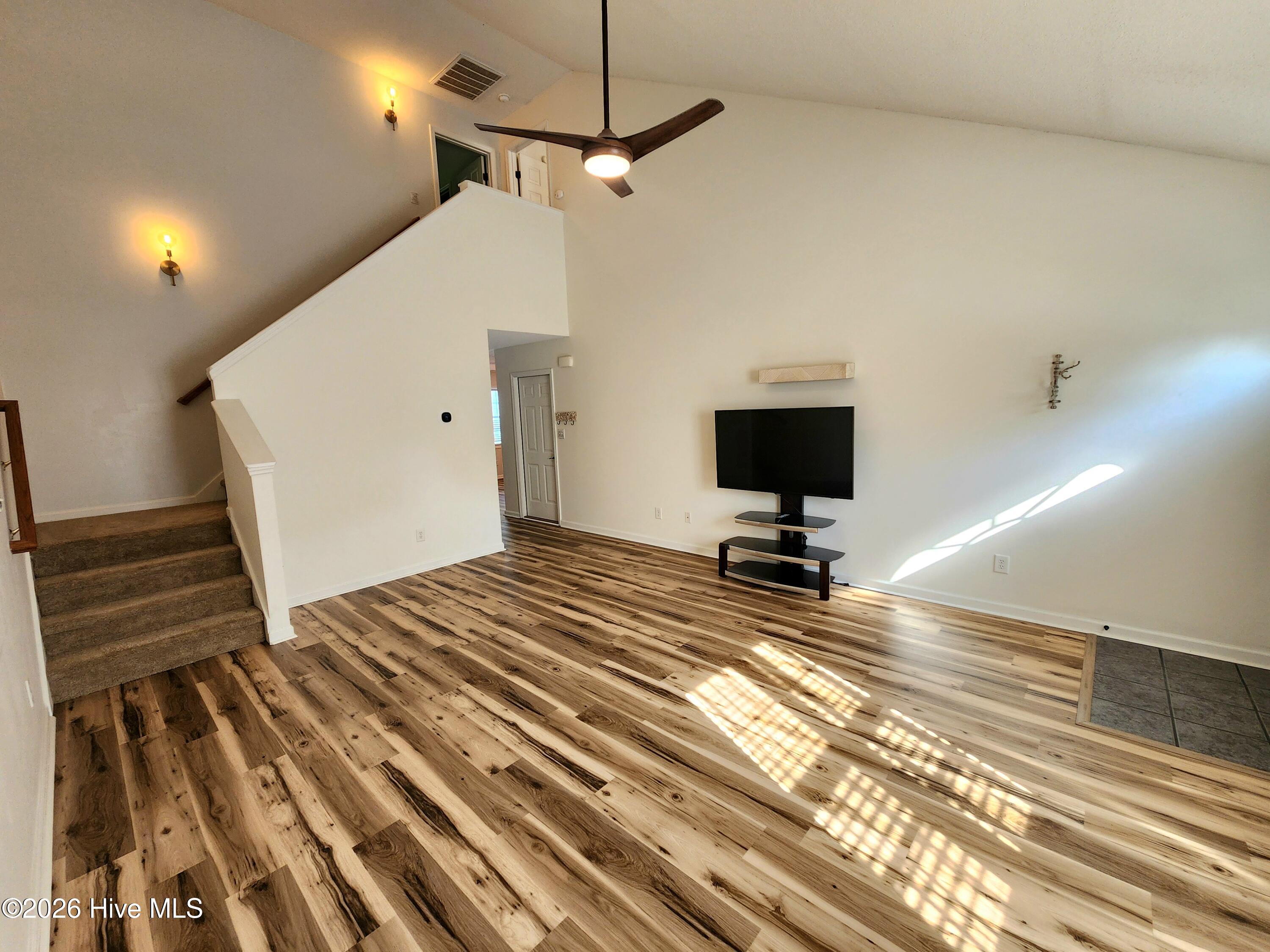 182 Kelly Circle Property Photo 2