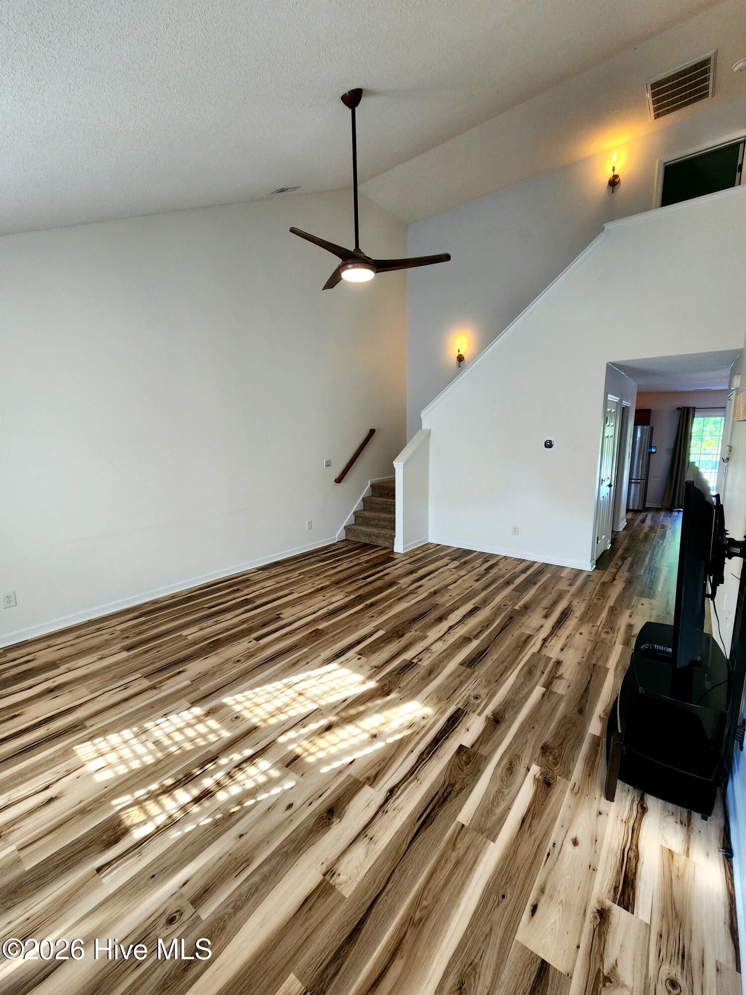 182 Kelly Circle Property Photo 3