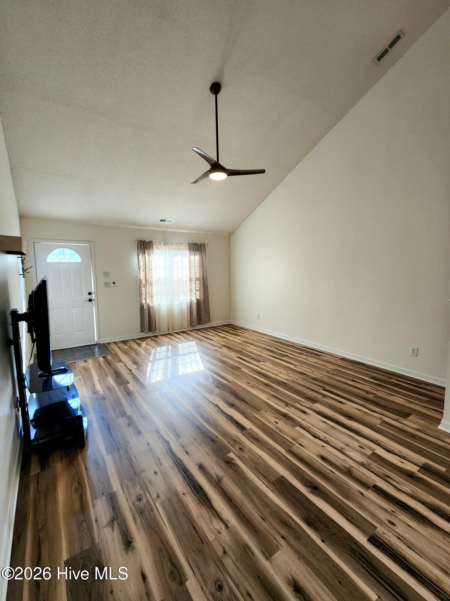 182 Kelly Circle Property Photo 4