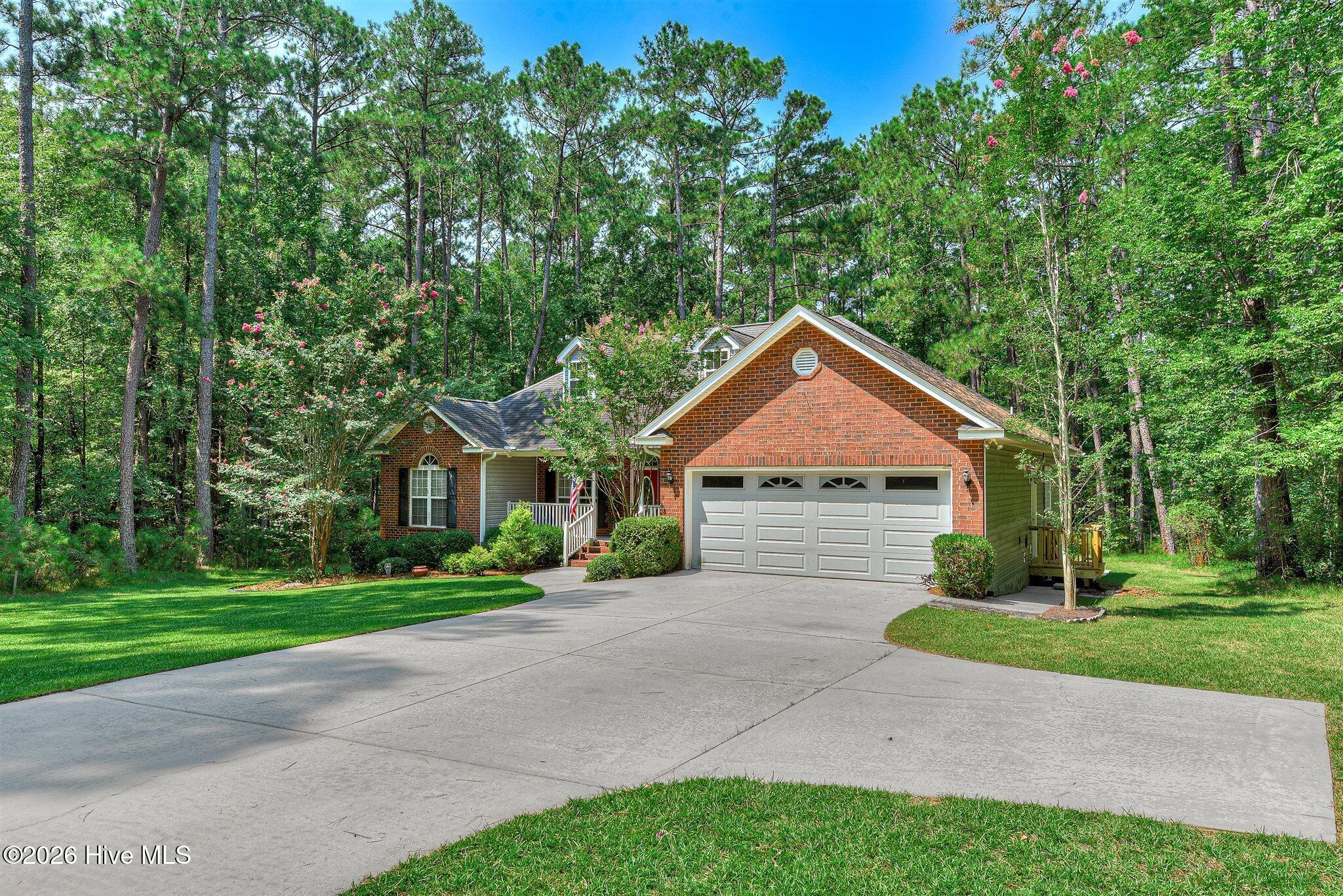 229 Windy Circle Property Photo 3