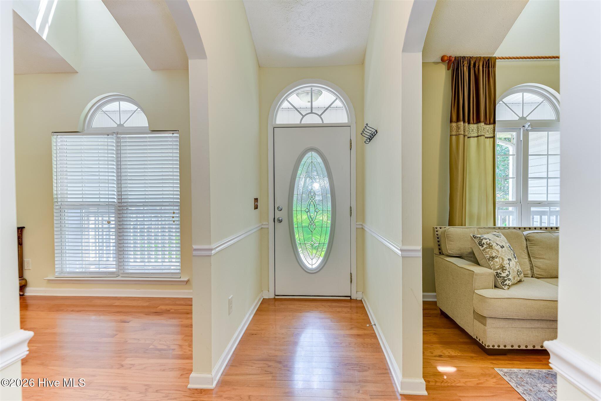 229 Windy Circle Property Photo 6
