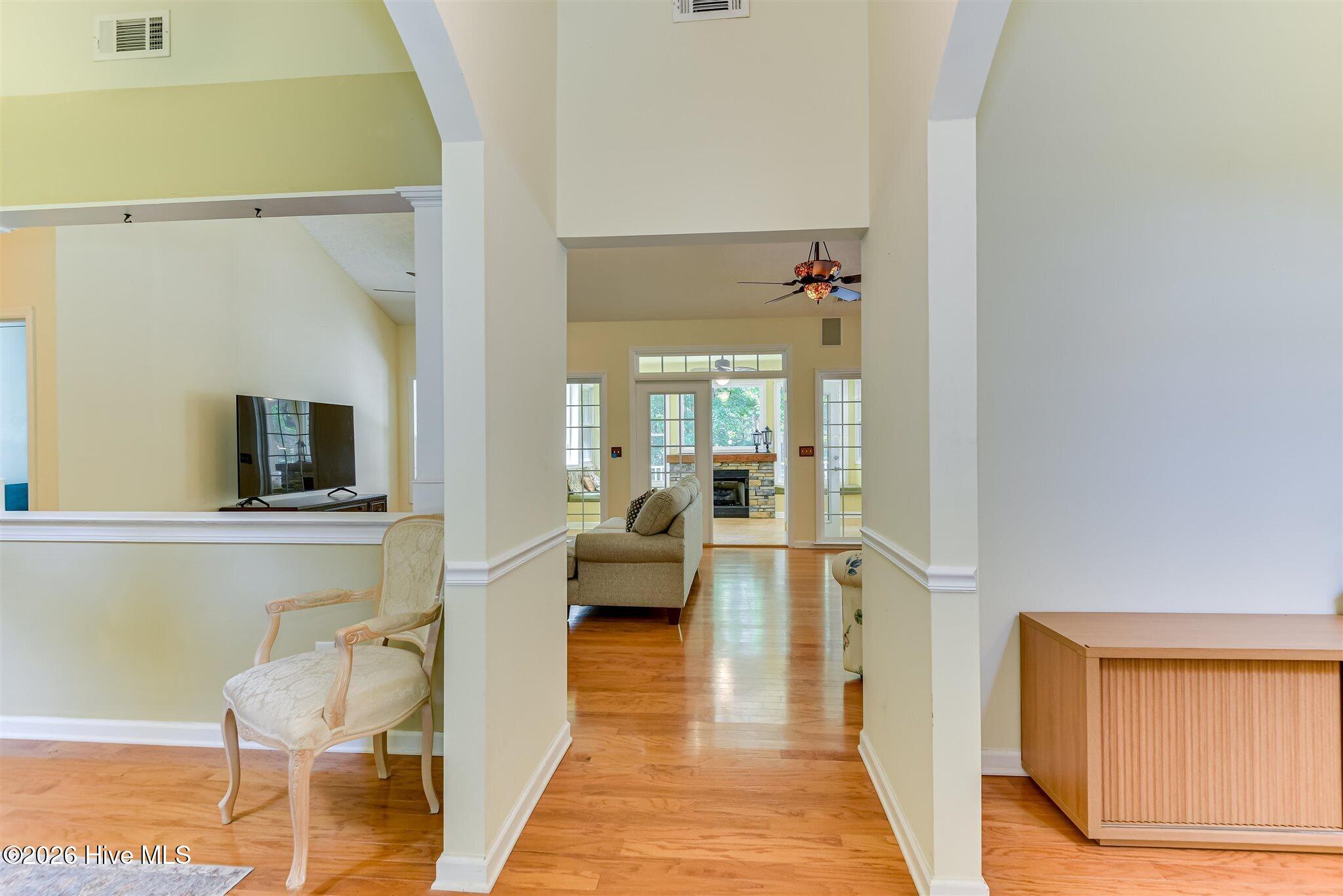 229 Windy Circle Property Photo 7