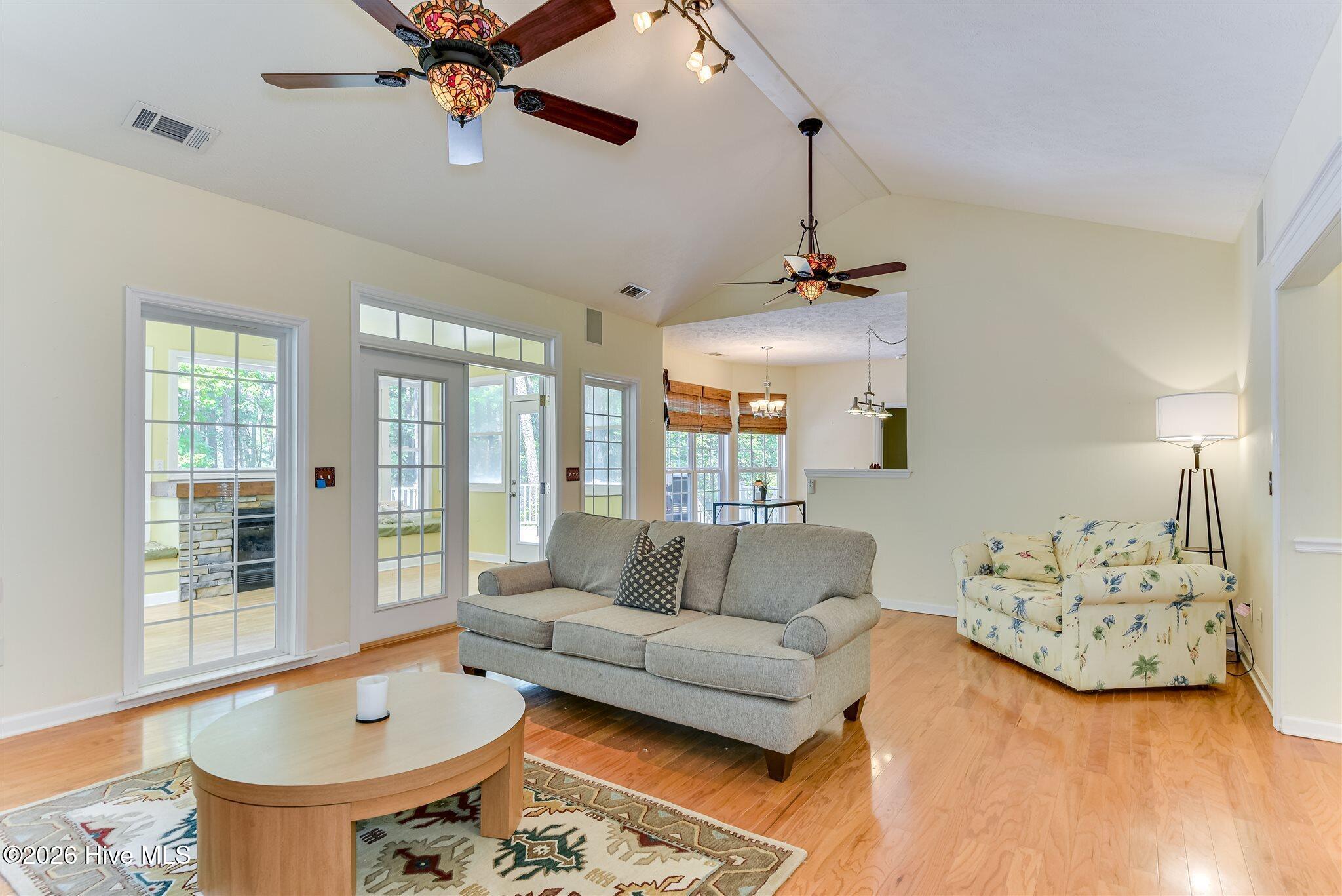 229 Windy Circle Property Photo 13