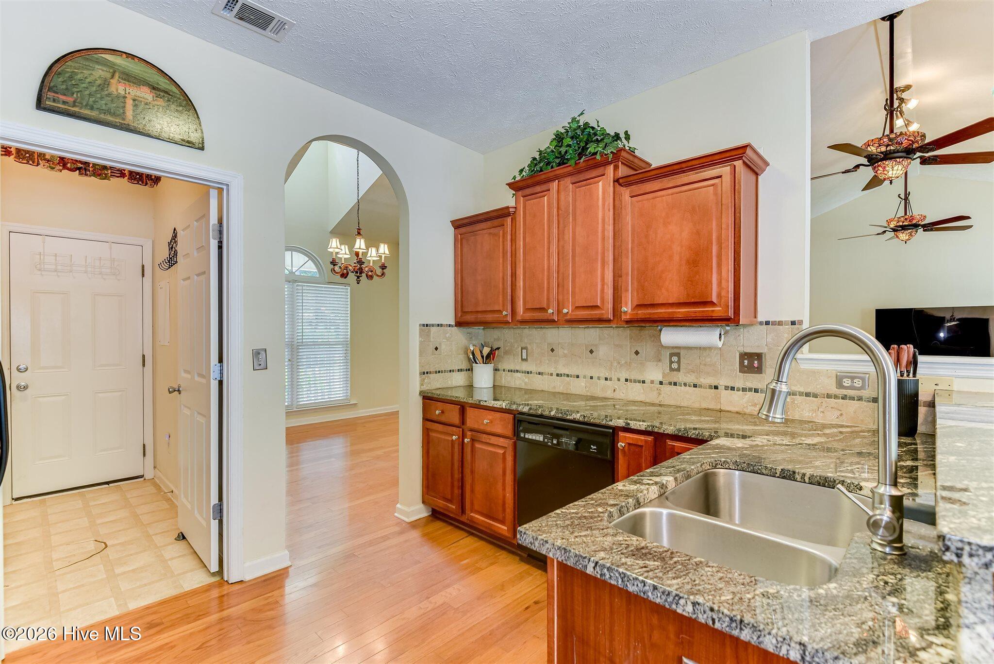 229 Windy Circle Property Photo 18