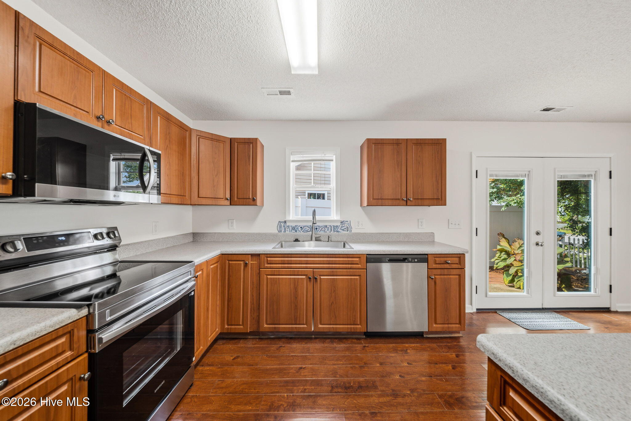 2350 Adams Street Property Photo 4