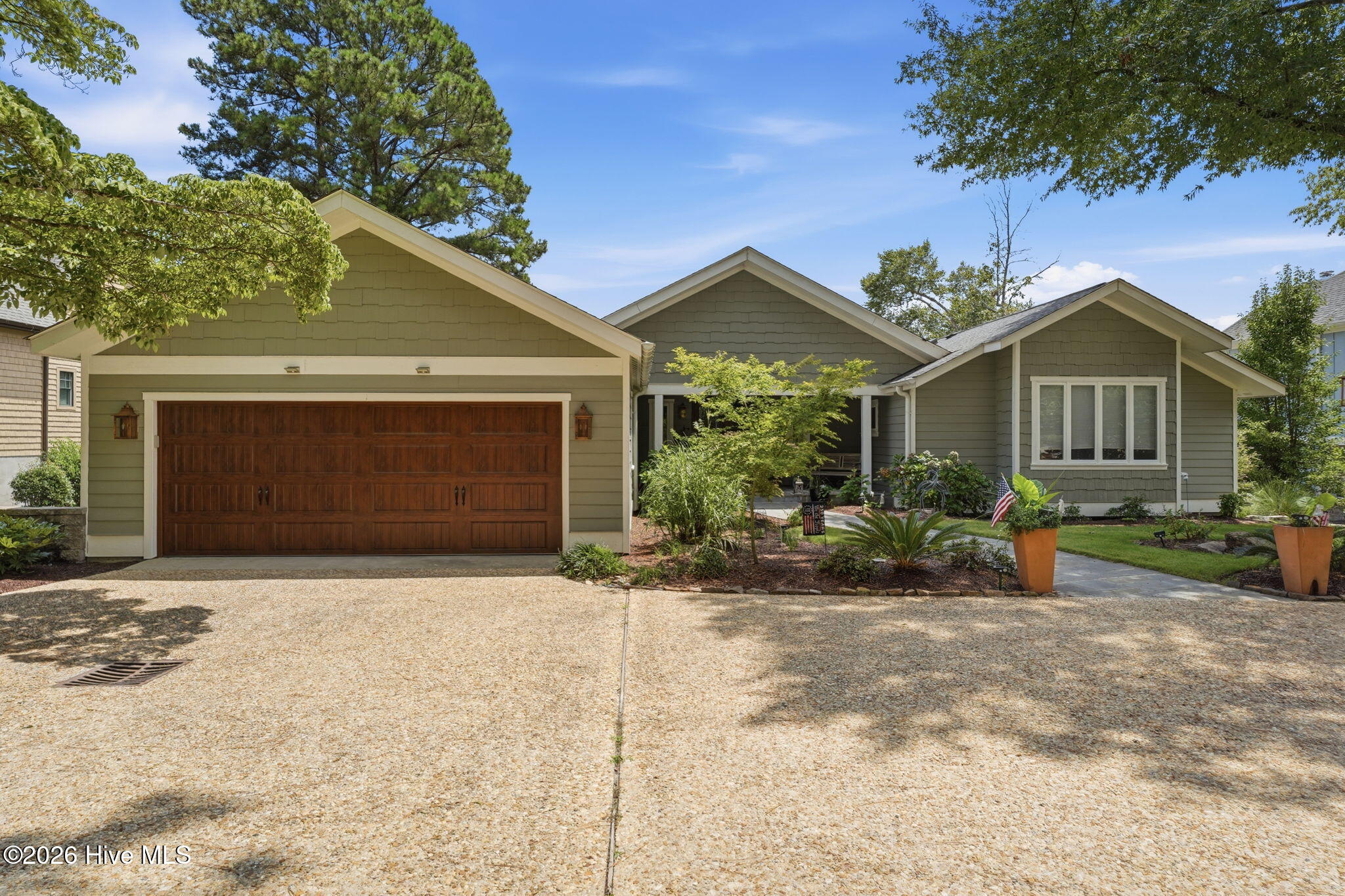 660 Lake Forest Drive Se Property Photo 2