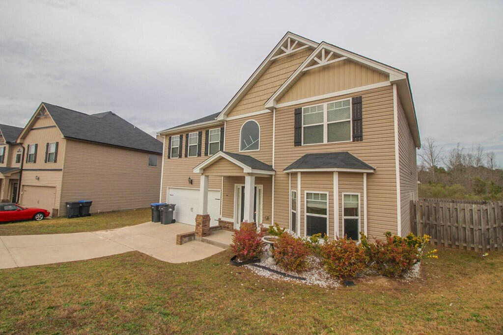 2733 Huntcliffe Drive Property Photo 2
