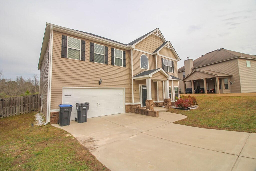 2733 Huntcliffe Drive Property Photo 3
