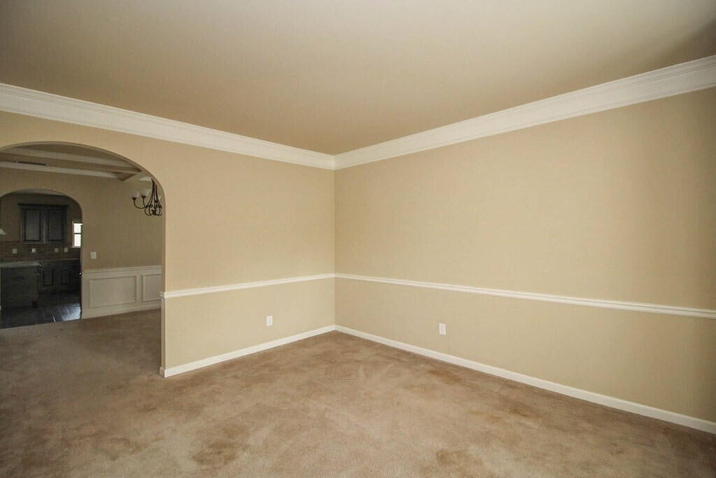 2733 Huntcliffe Drive Property Photo 5