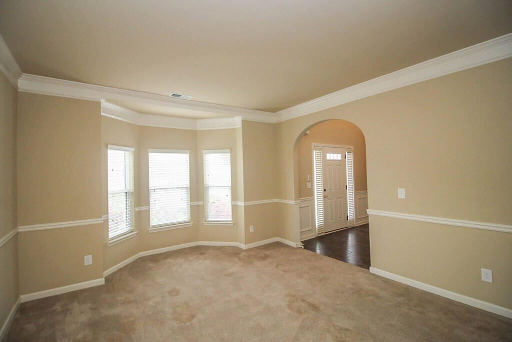2733 Huntcliffe Drive Property Photo 6