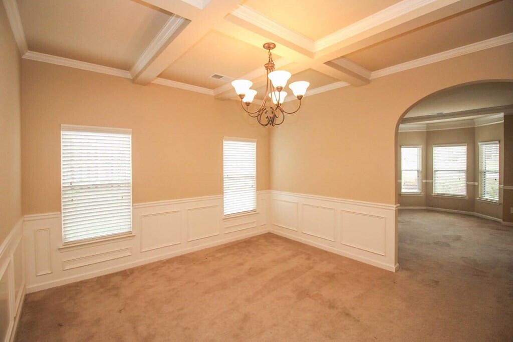 2733 Huntcliffe Drive Property Photo 7