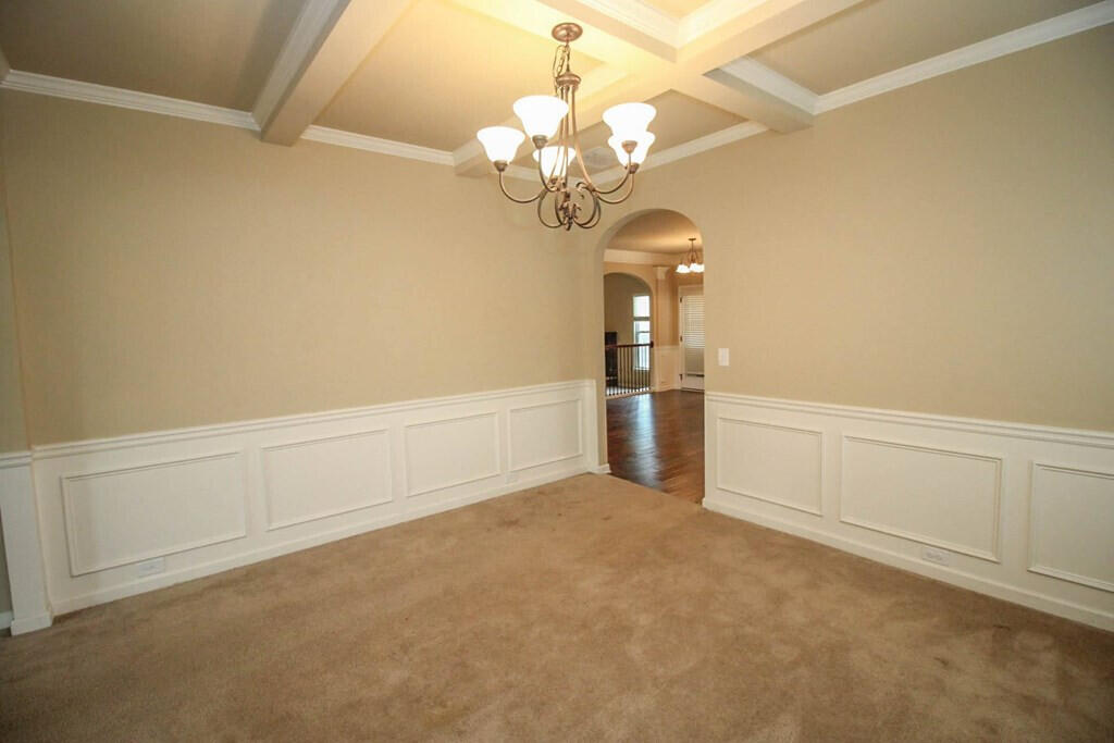 2733 Huntcliffe Drive Property Photo 8