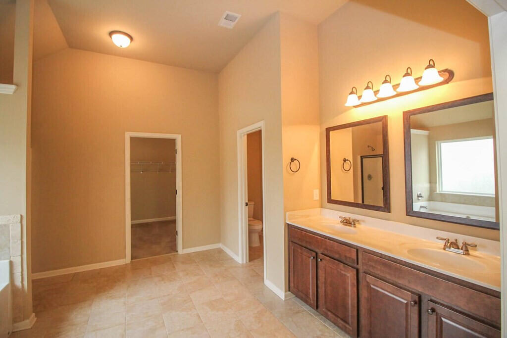 2733 Huntcliffe Drive Property Photo 18