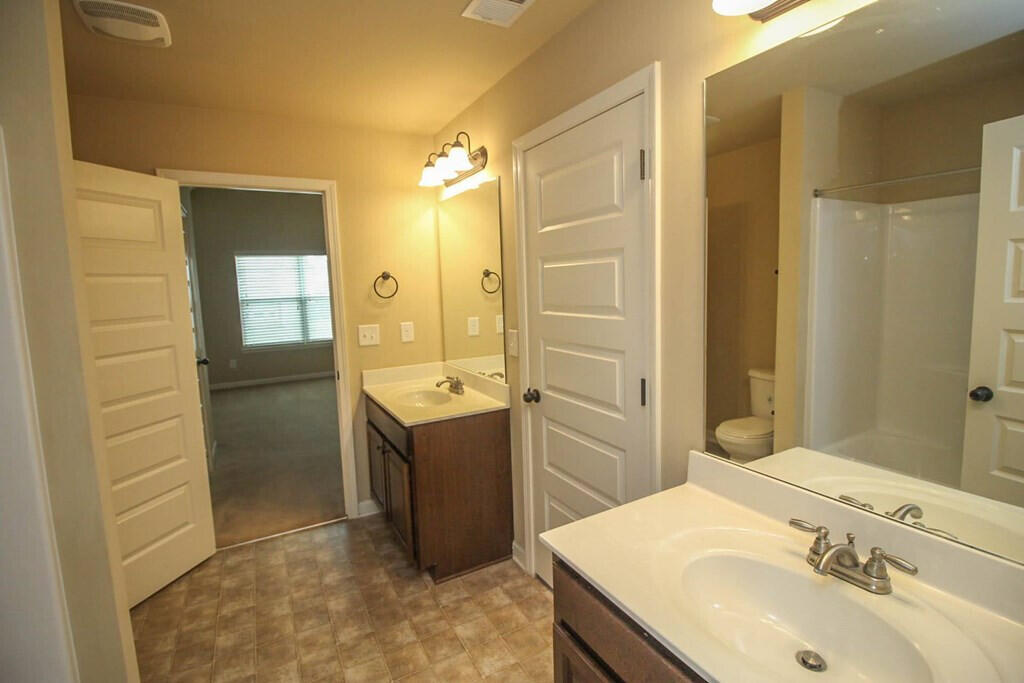 2733 Huntcliffe Drive Property Photo 26