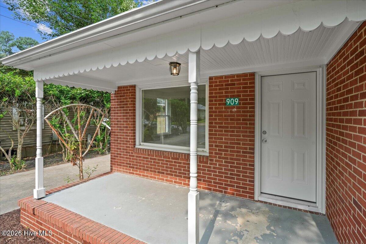 909 N Carolina Street Property Photo 6