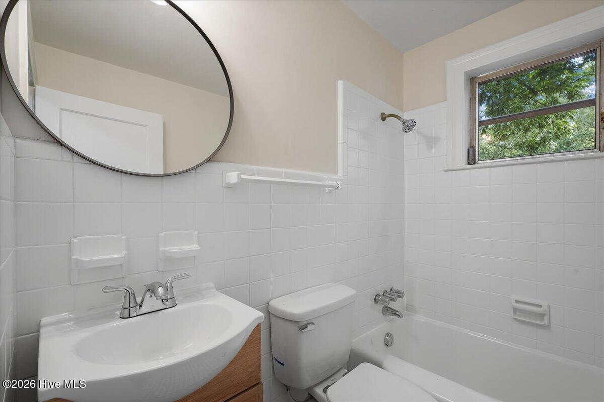 909 N Carolina Street Property Photo 16