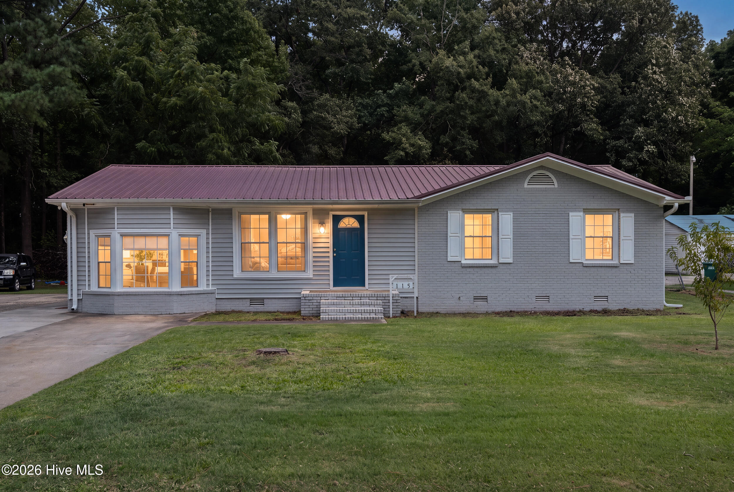 115 Trent Circle Property Photo 1