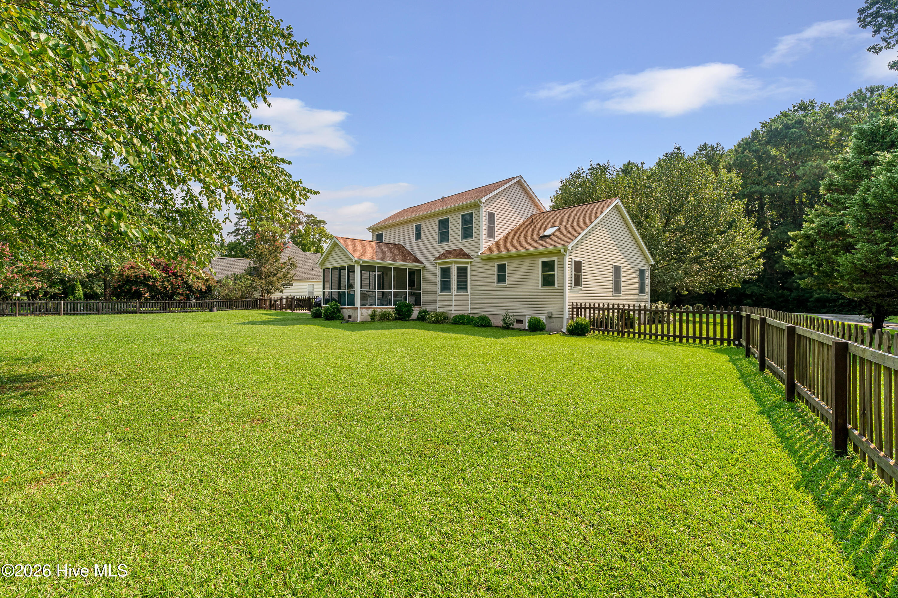 415 Hillcrest Drive Property Photo 3