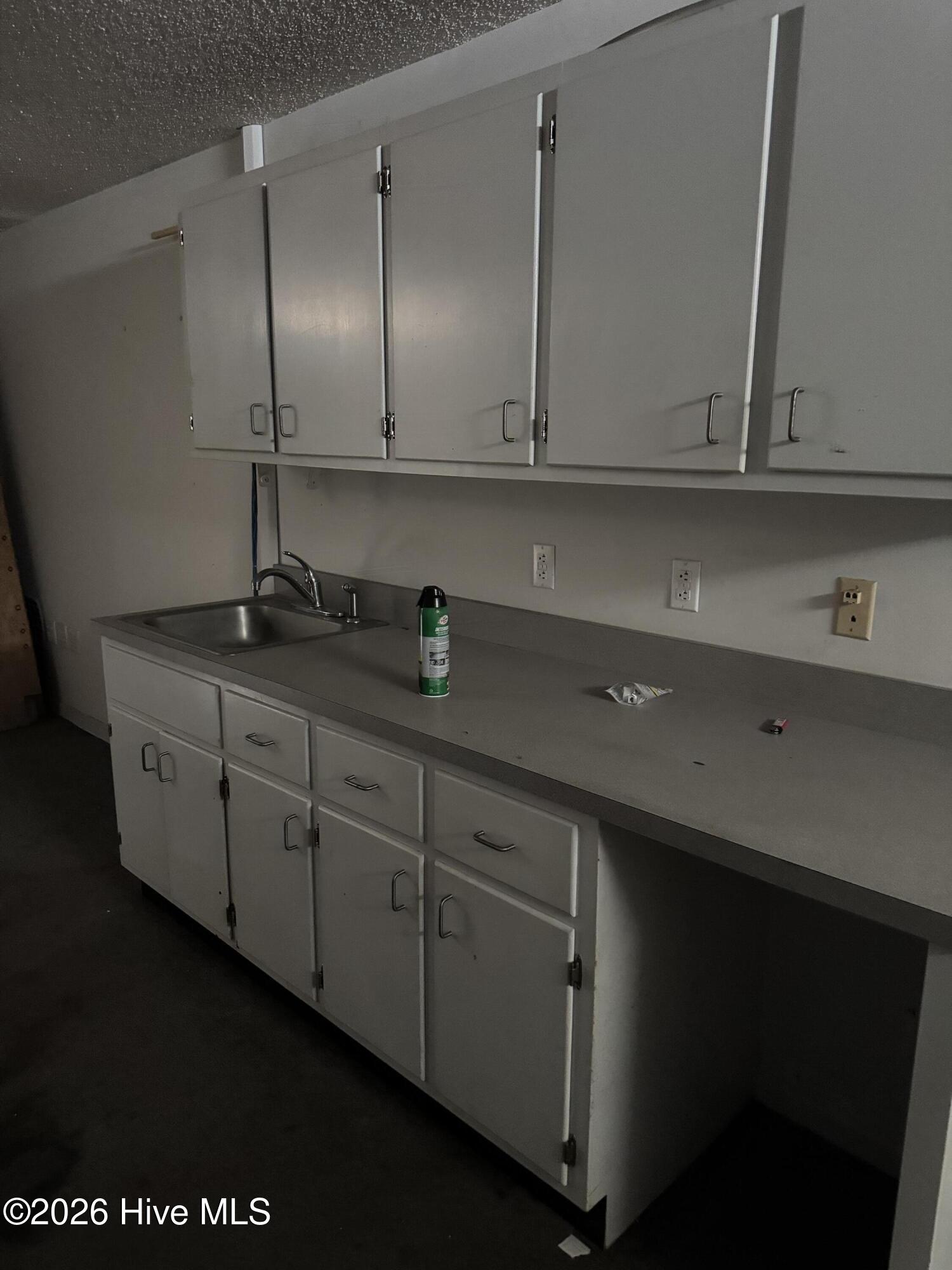 105 Western Boulevard Property Photo 9