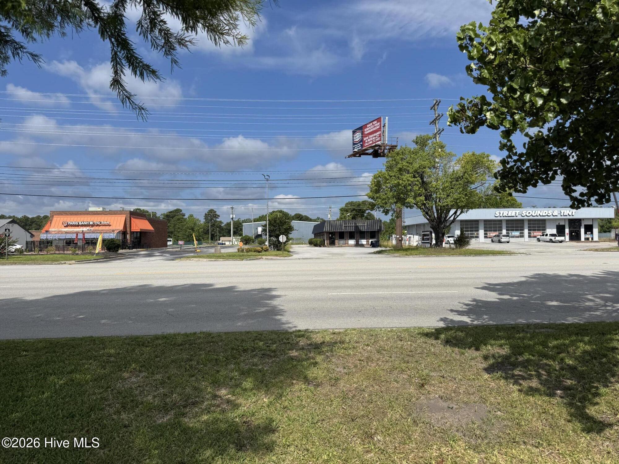 105 Western Boulevard Property Photo 13