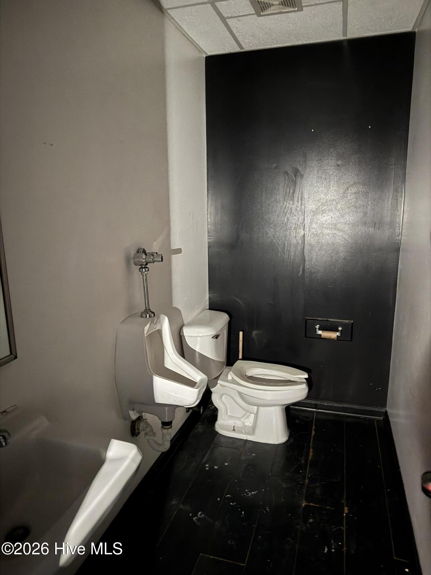 105 Western Boulevard Property Photo 16
