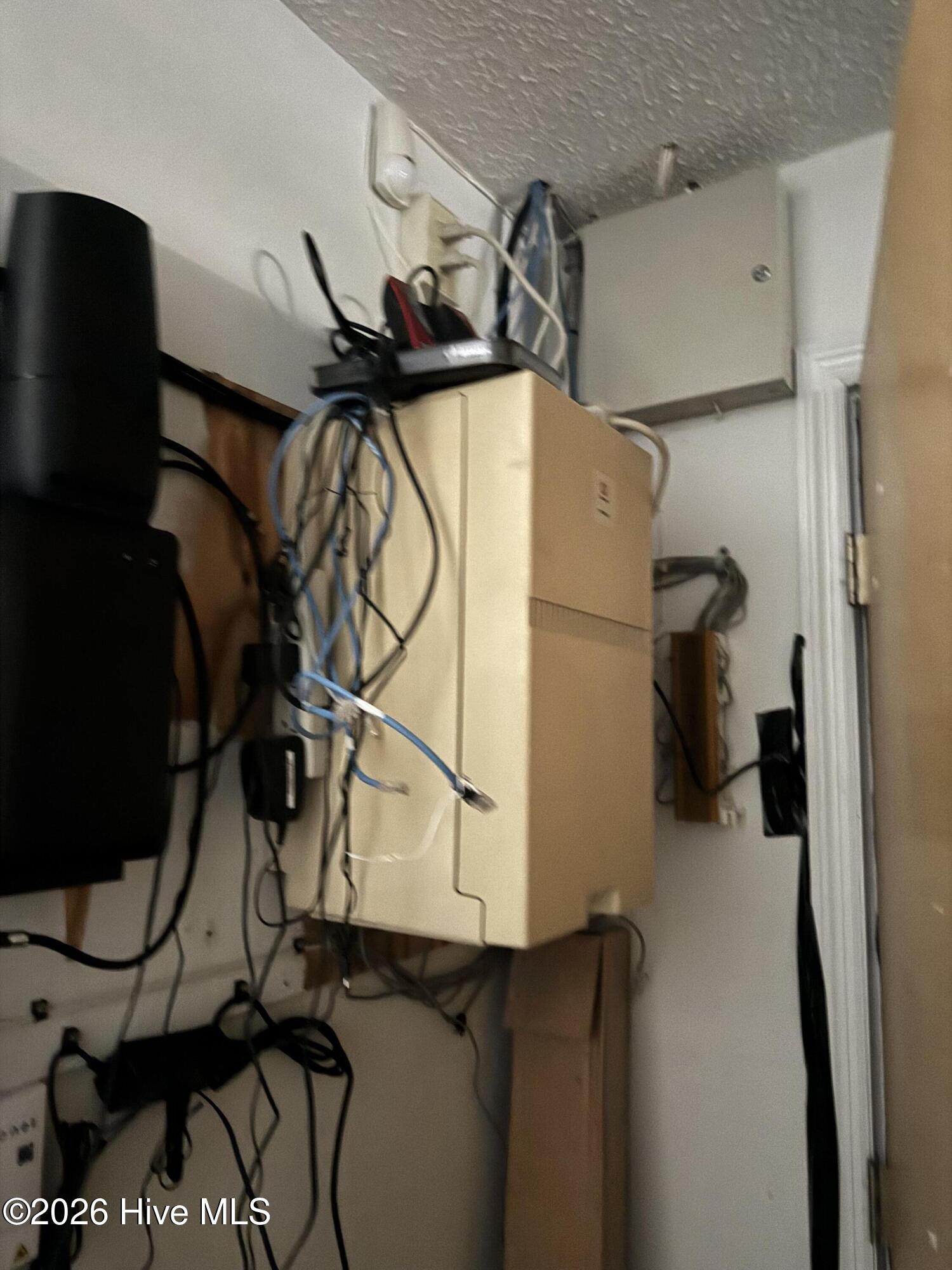 105 Western Boulevard Property Photo 18
