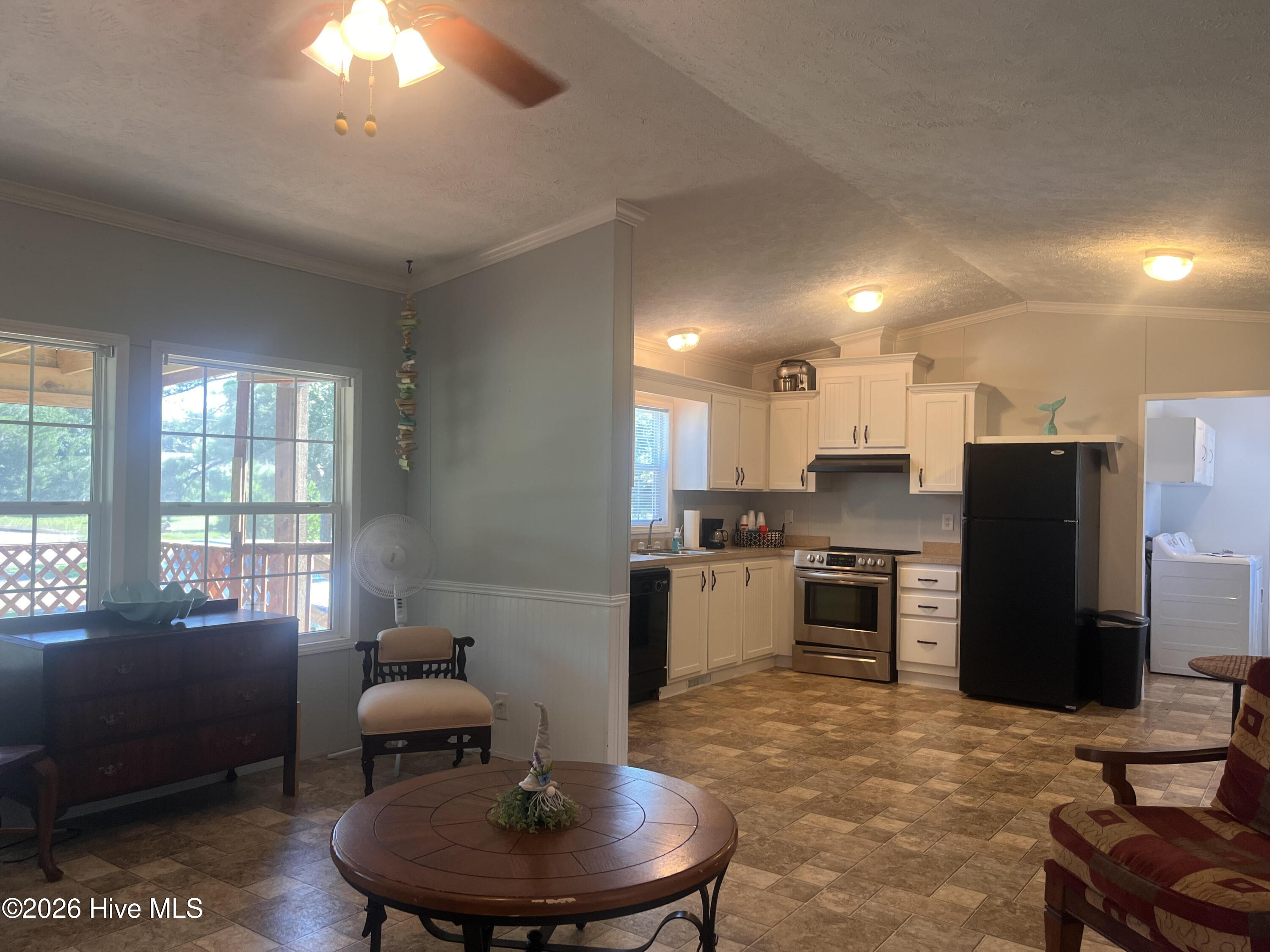 204 Diamond City Drive Property Photo 2