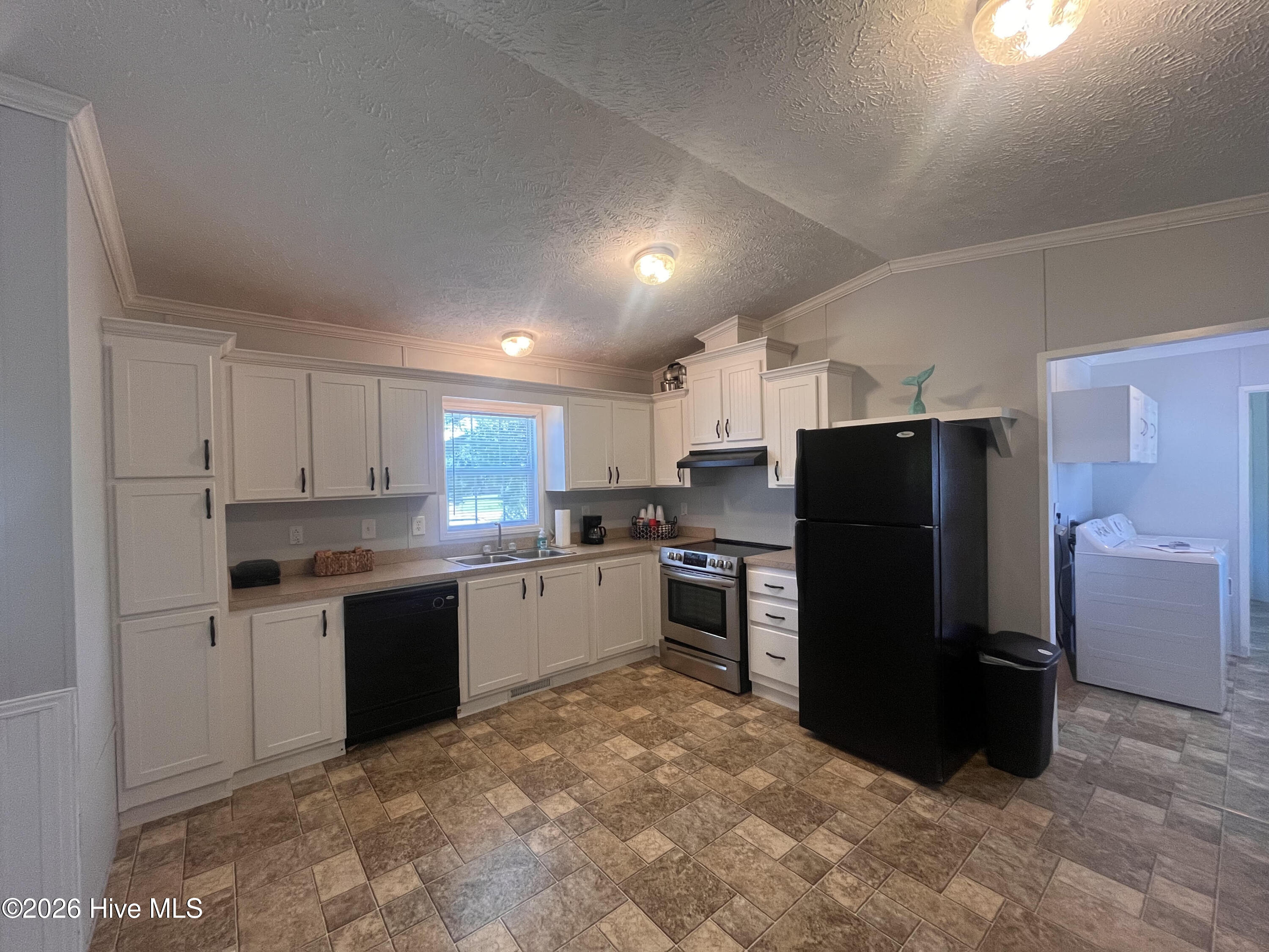 204 Diamond City Drive Property Photo 3