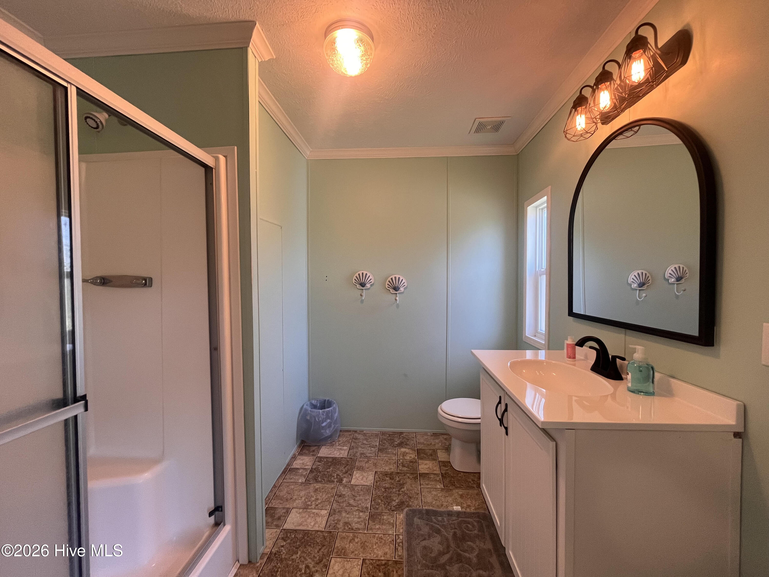 204 Diamond City Drive Property Photo 5