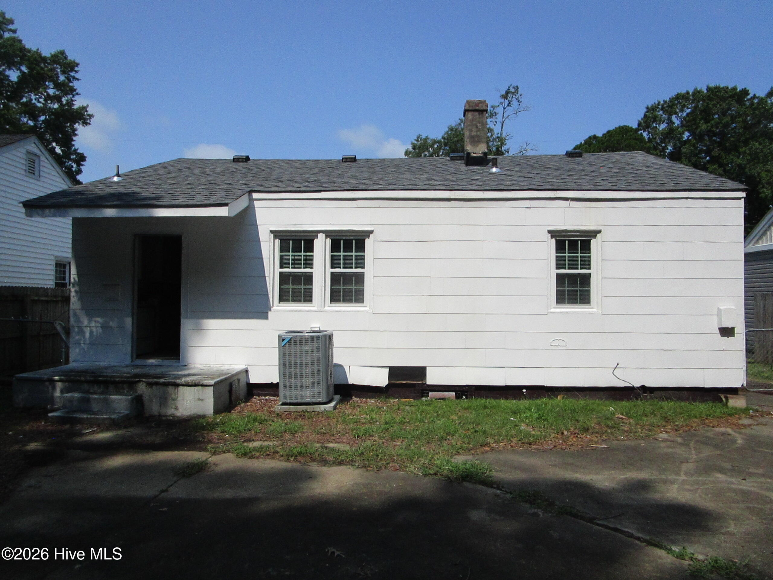 202 Harrell Street Property Photo 4