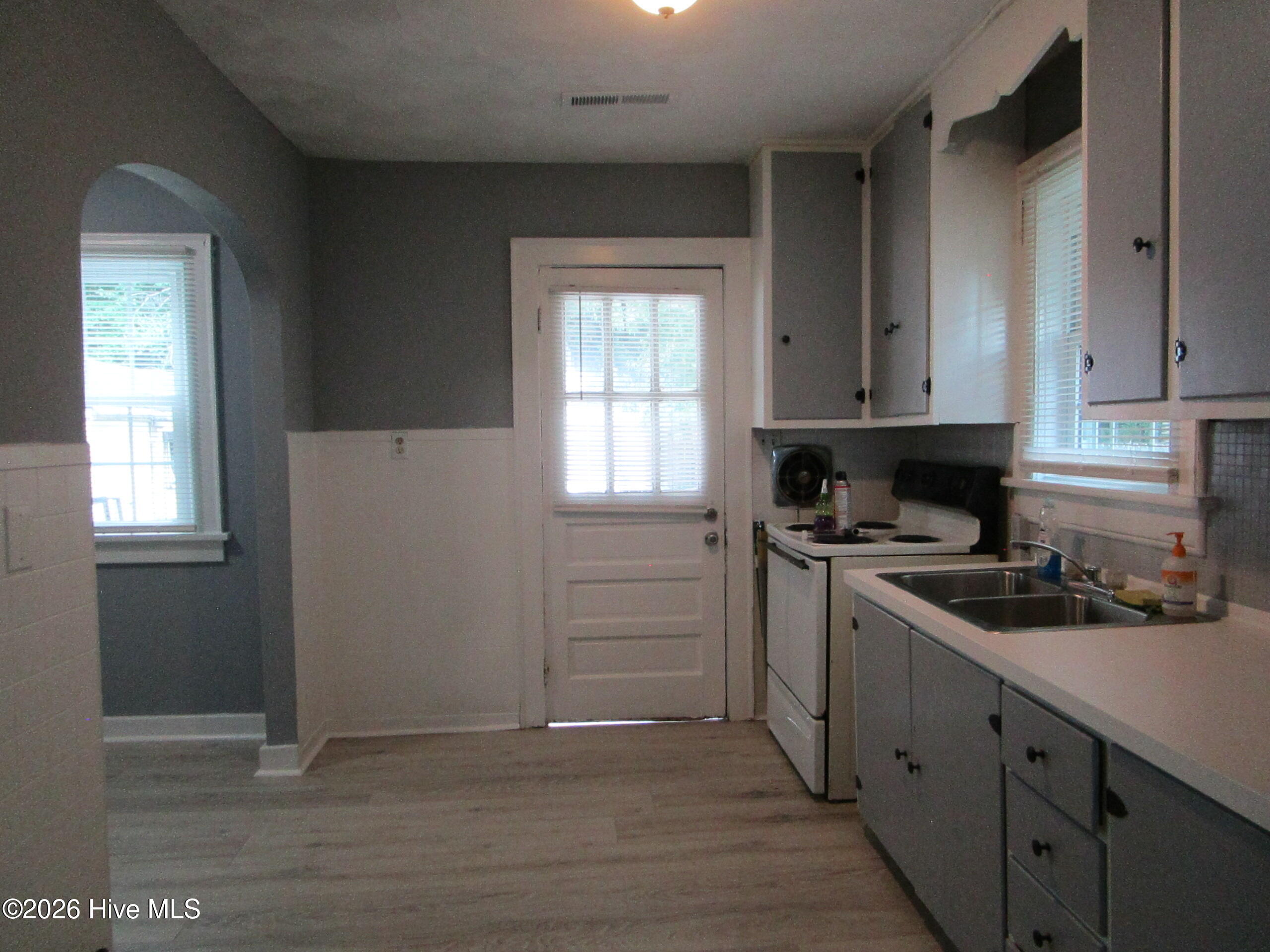 202 Harrell Street Property Photo 8