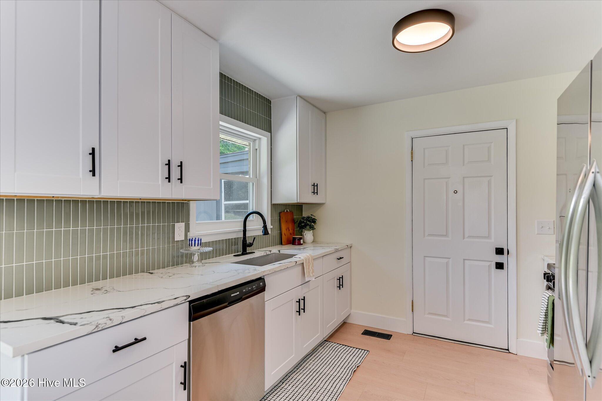 819 Hillside Drive Property Photo 16