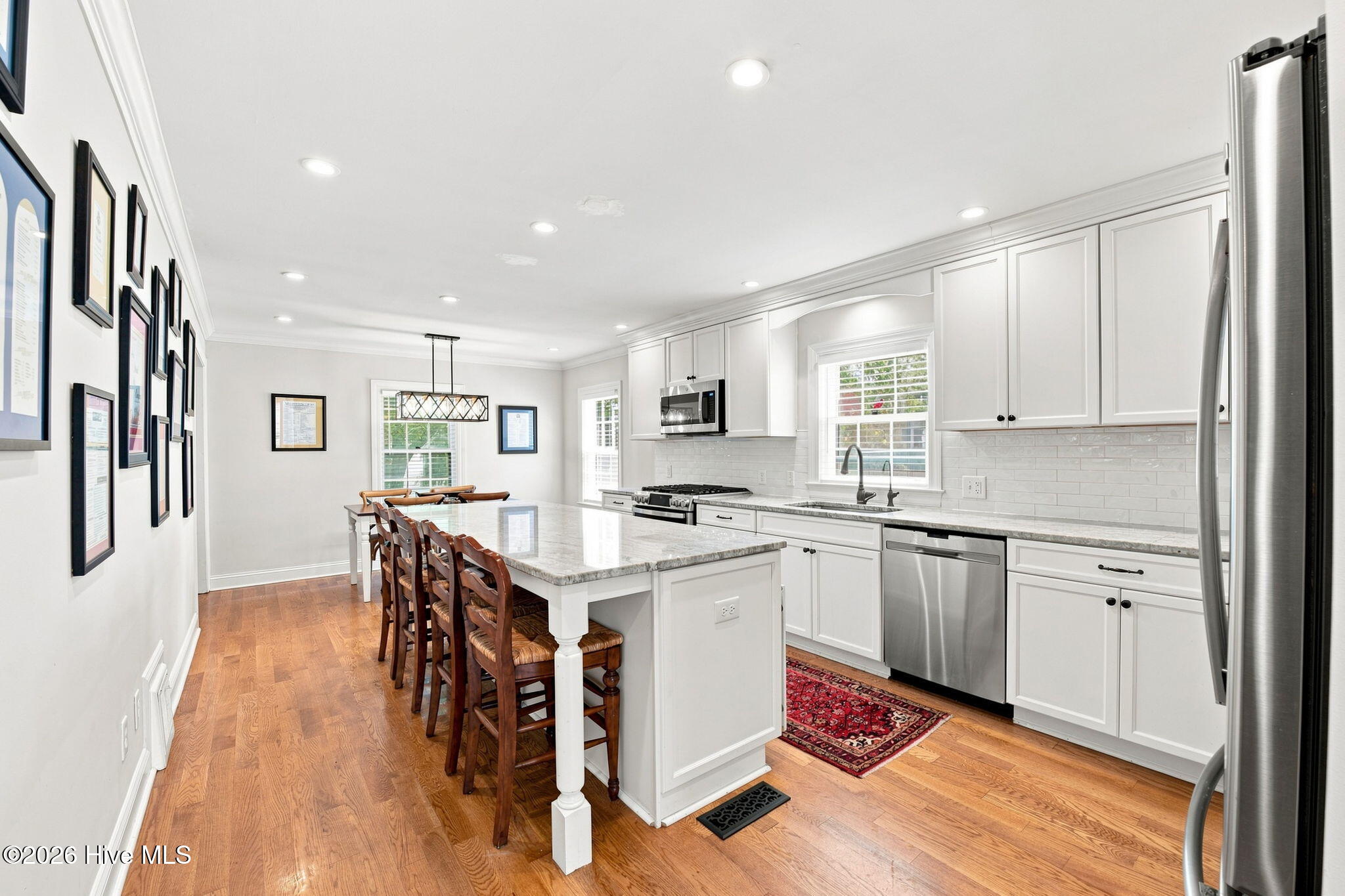 512 Middle Street Property Photo 5