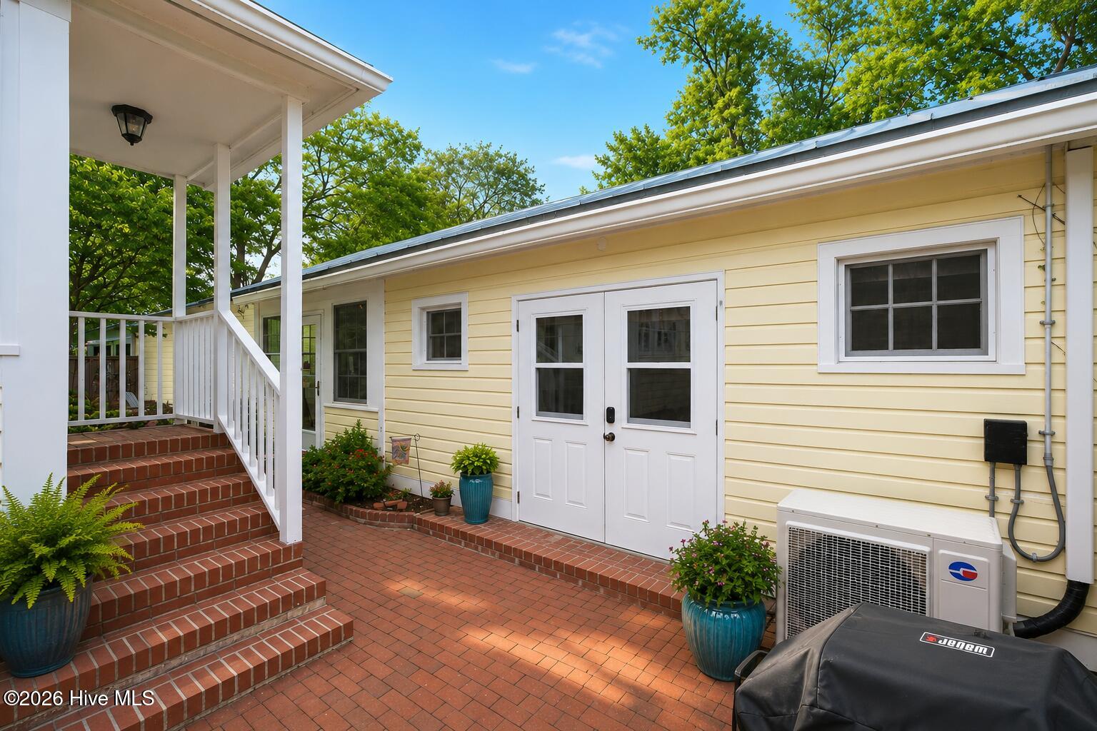512 Middle Street Property Photo 52