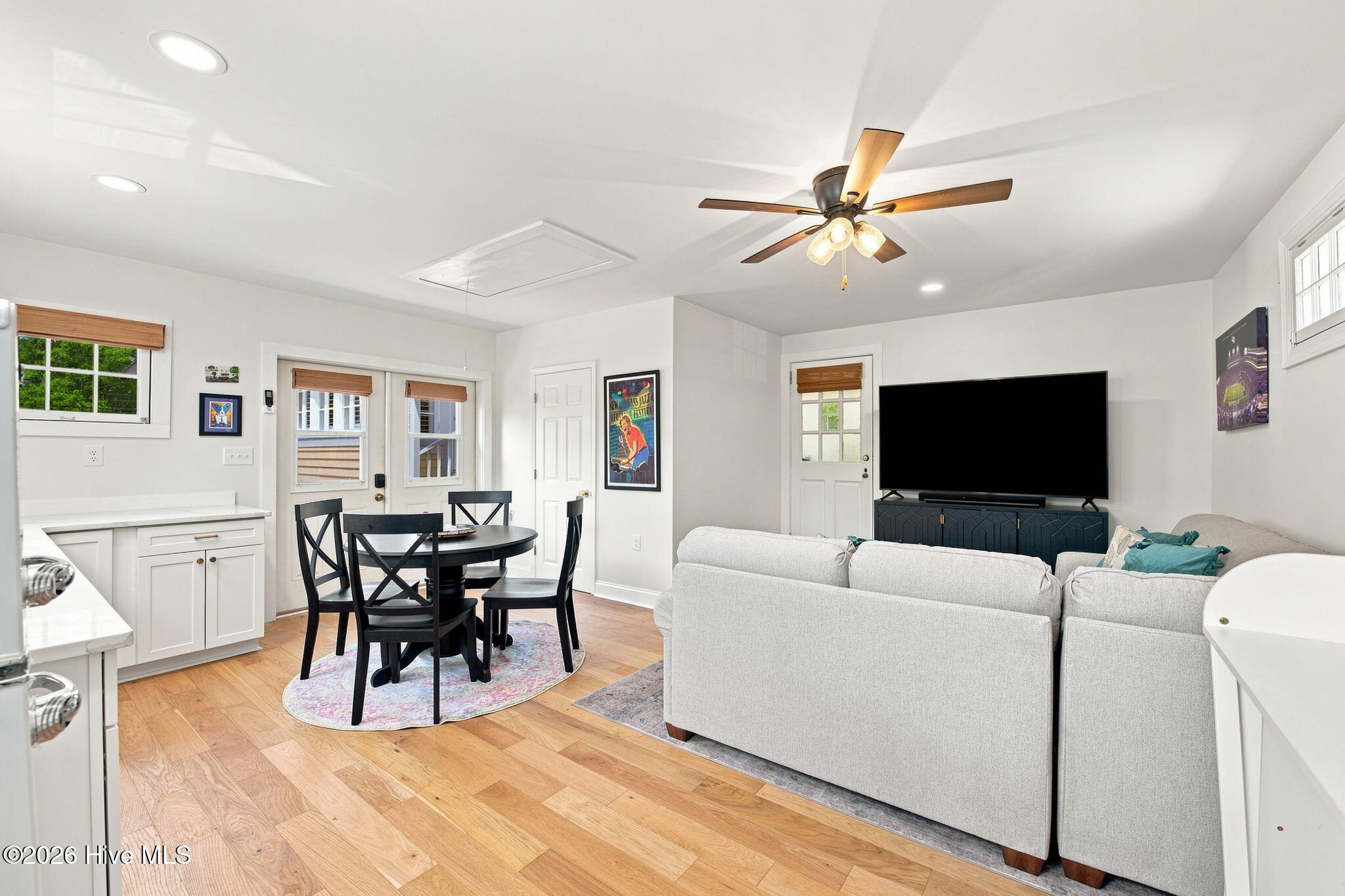 512 Middle Street Property Photo 54
