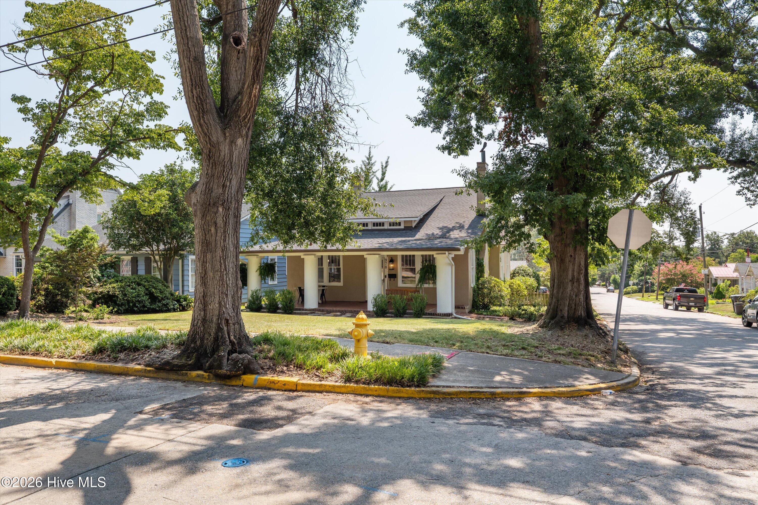 978 Heard Avenue Property Photo 3
