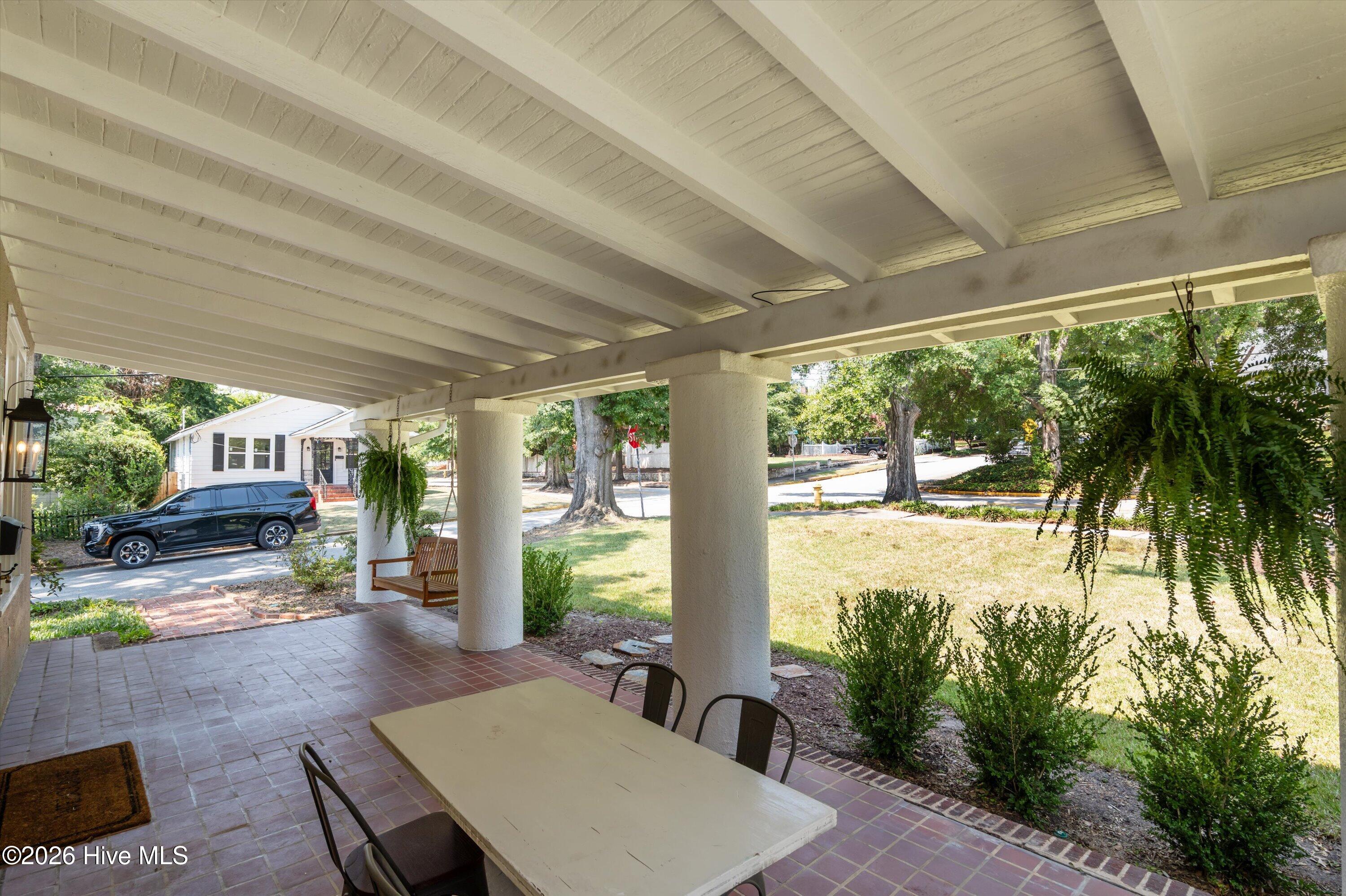 978 Heard Avenue Property Photo 8
