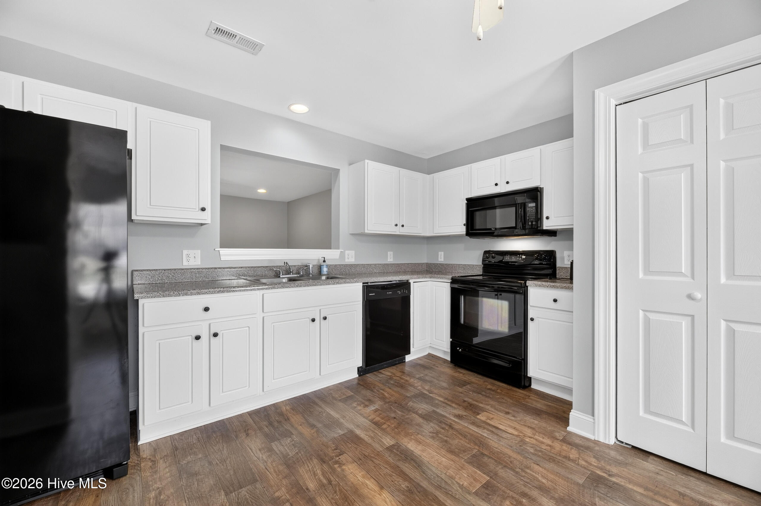 4132 Brook Creek Lane B Property Photo 4