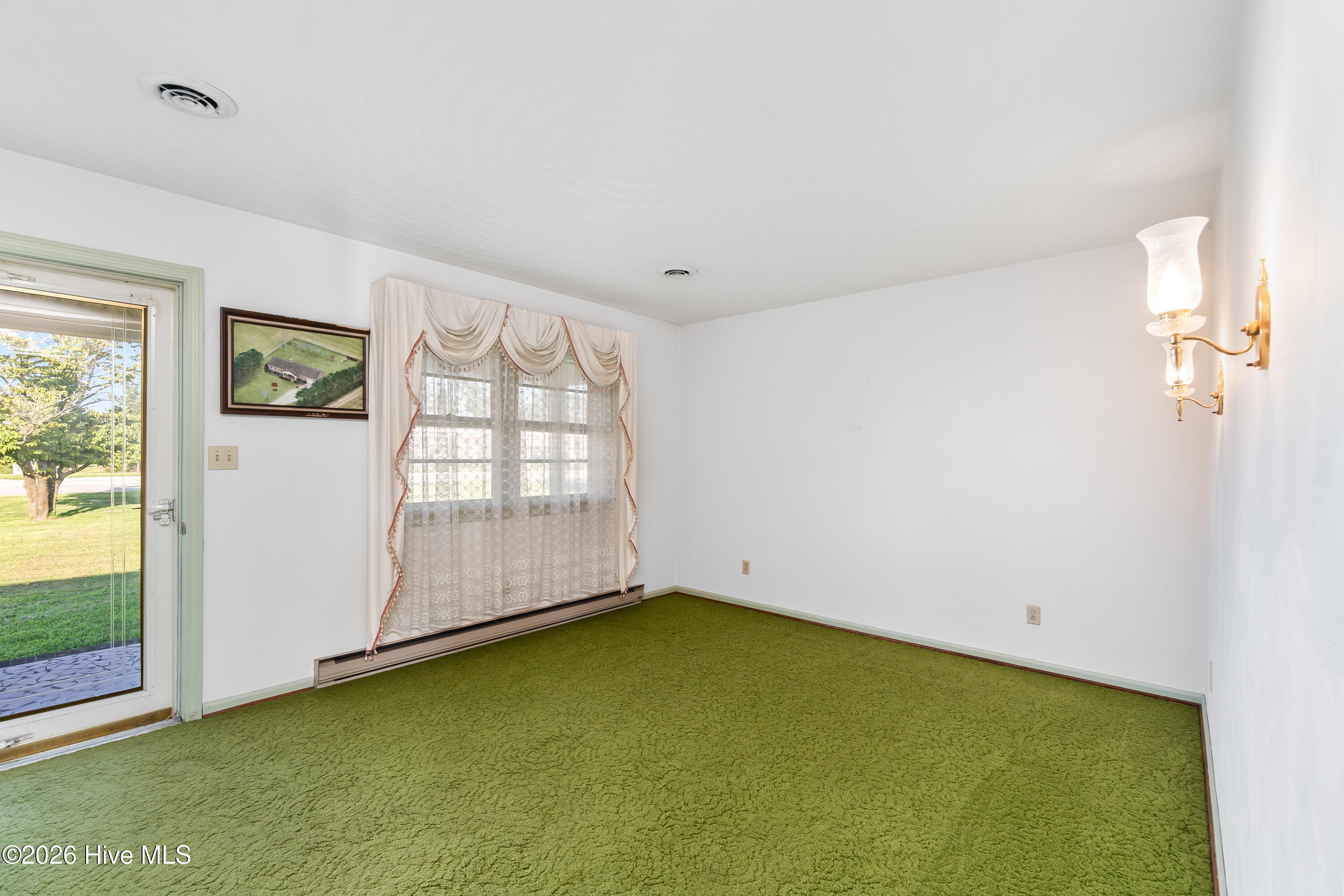 262 Caratoke Highway Property Photo 7