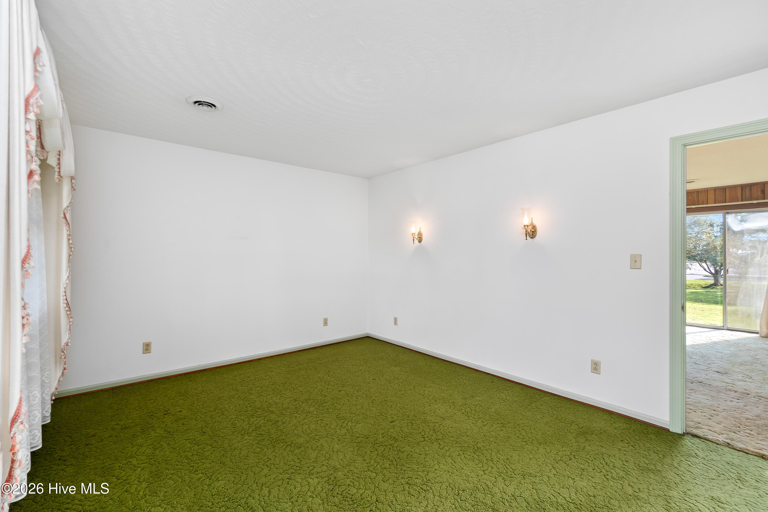 262 Caratoke Highway Property Photo 8