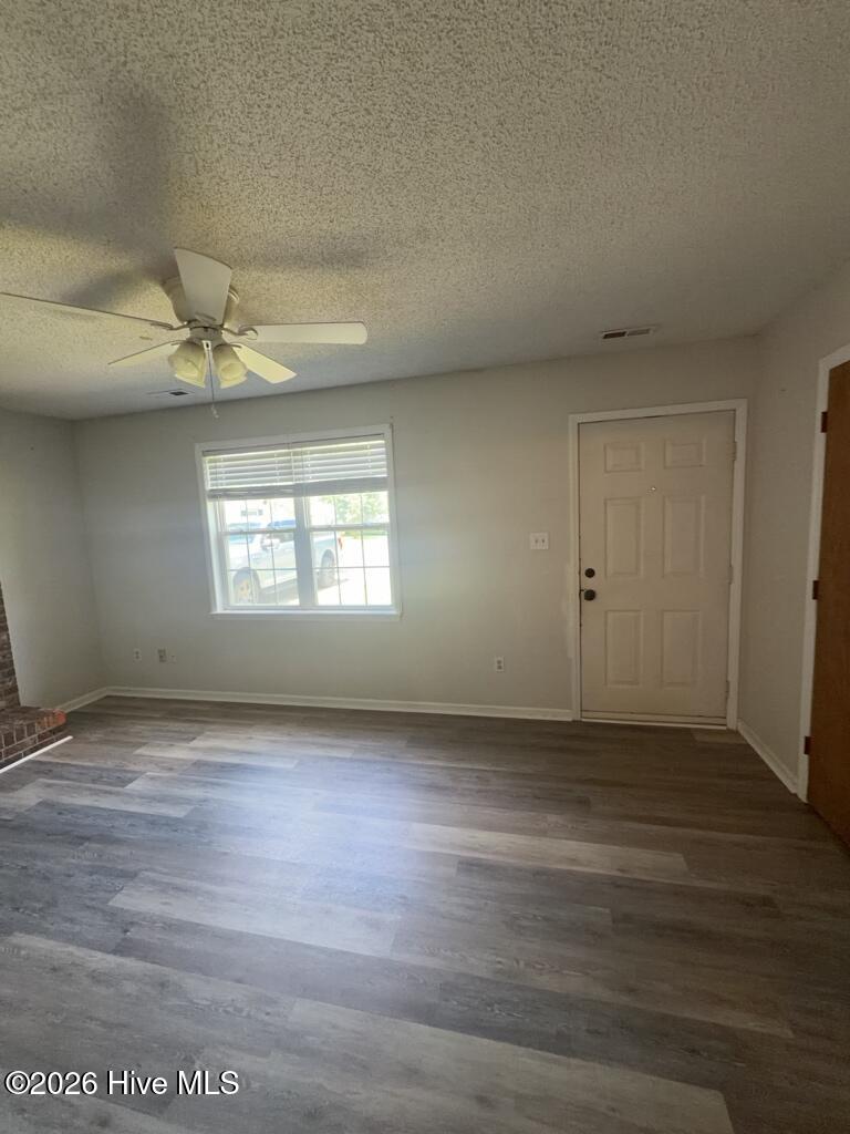 902 Laurel Lane Property Photo 3