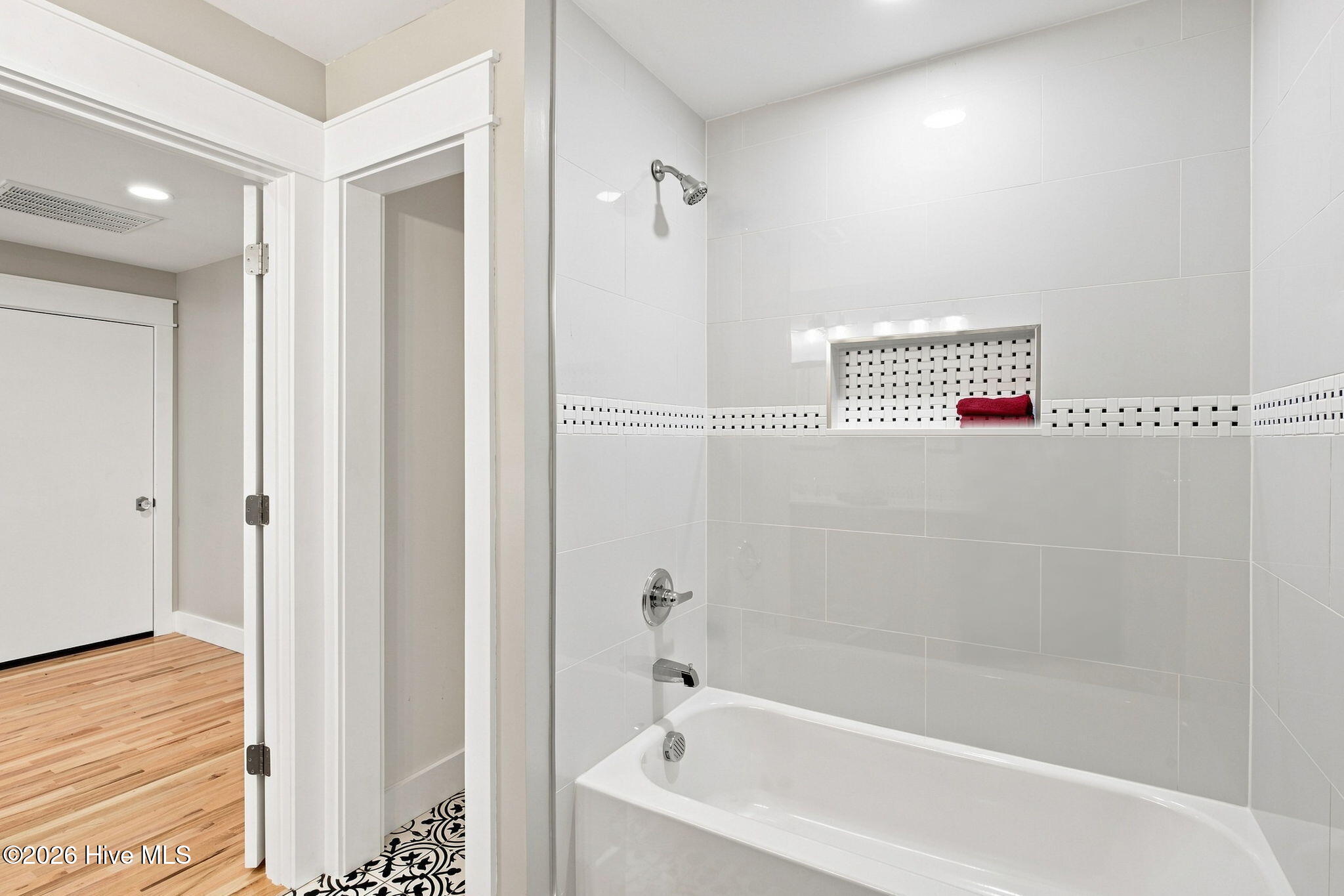 512 Queen Street Property Photo 40