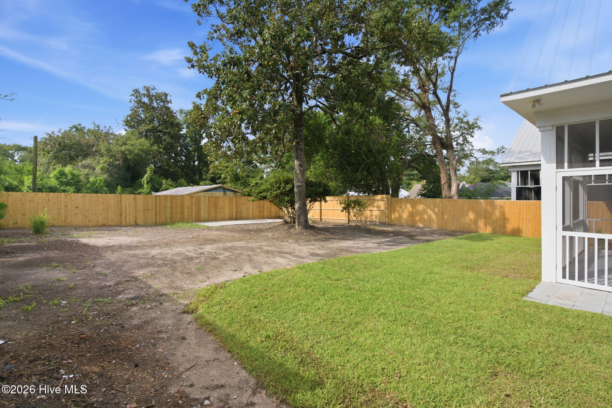 512 Queen Street Property Photo 45