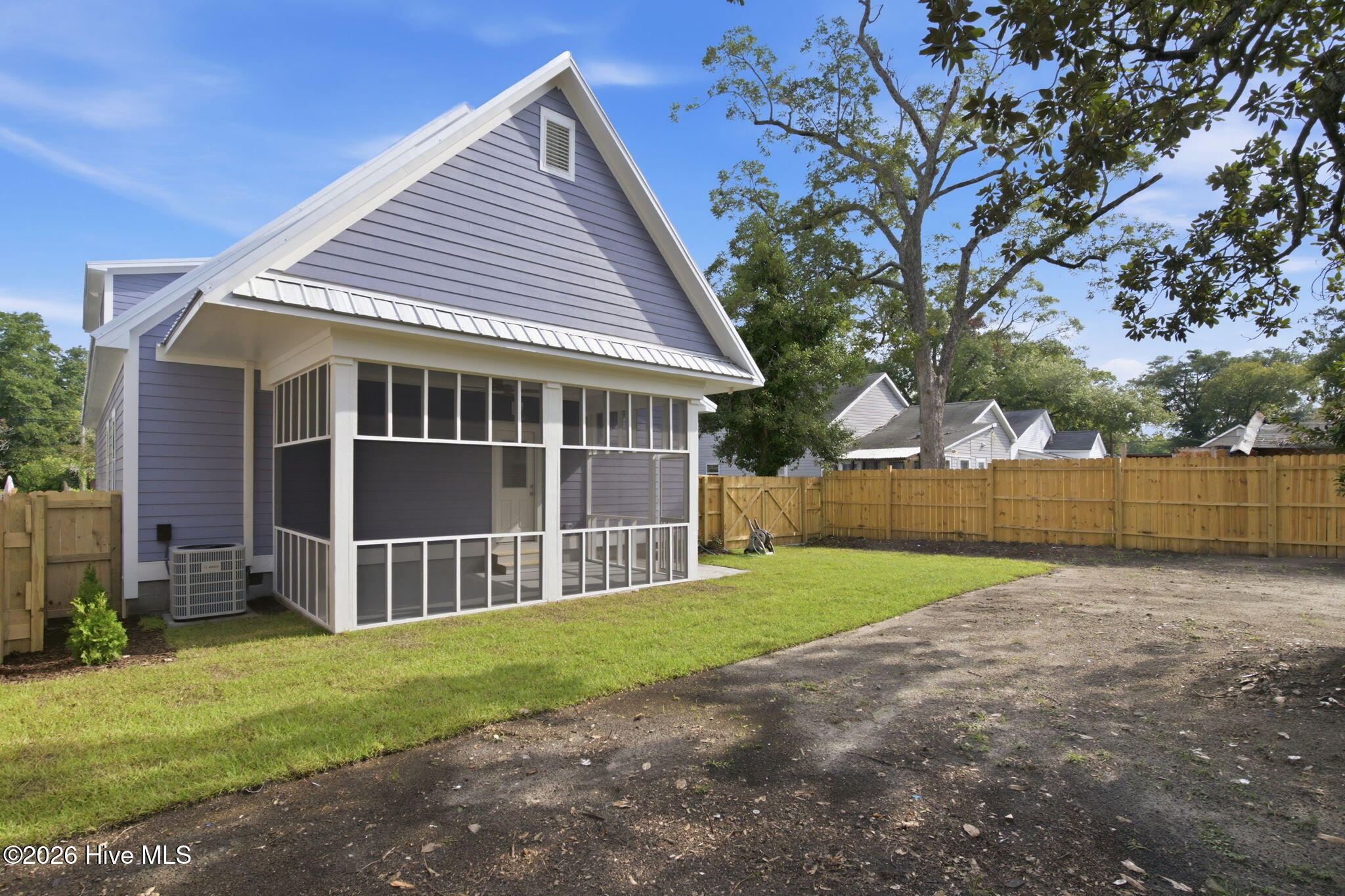 512 Queen Street Property Photo 46