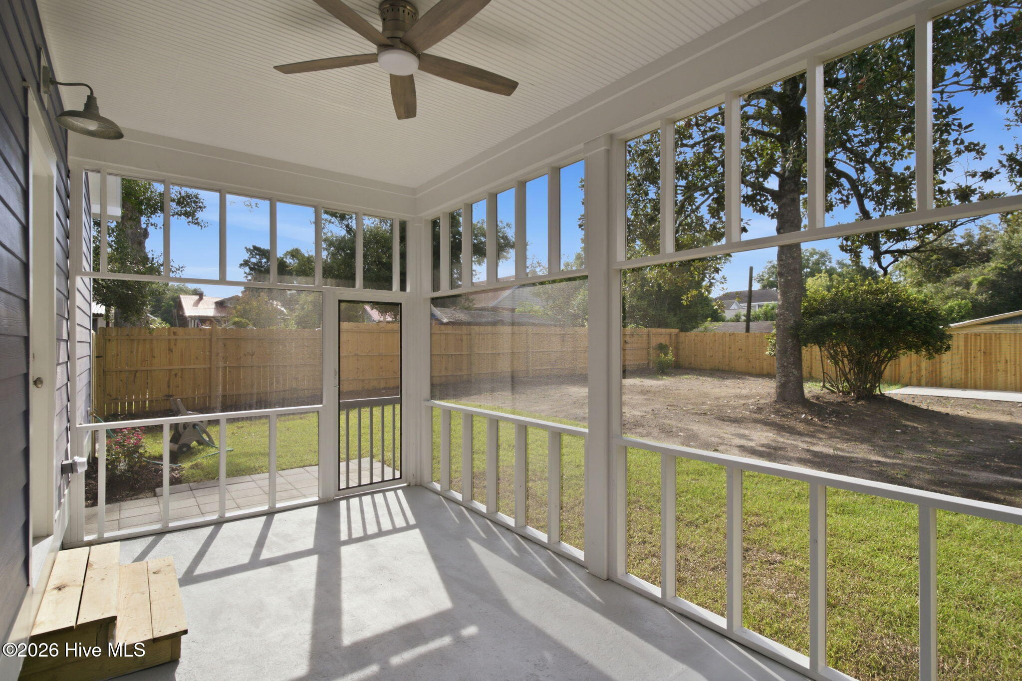 512 Queen Street Property Photo 49