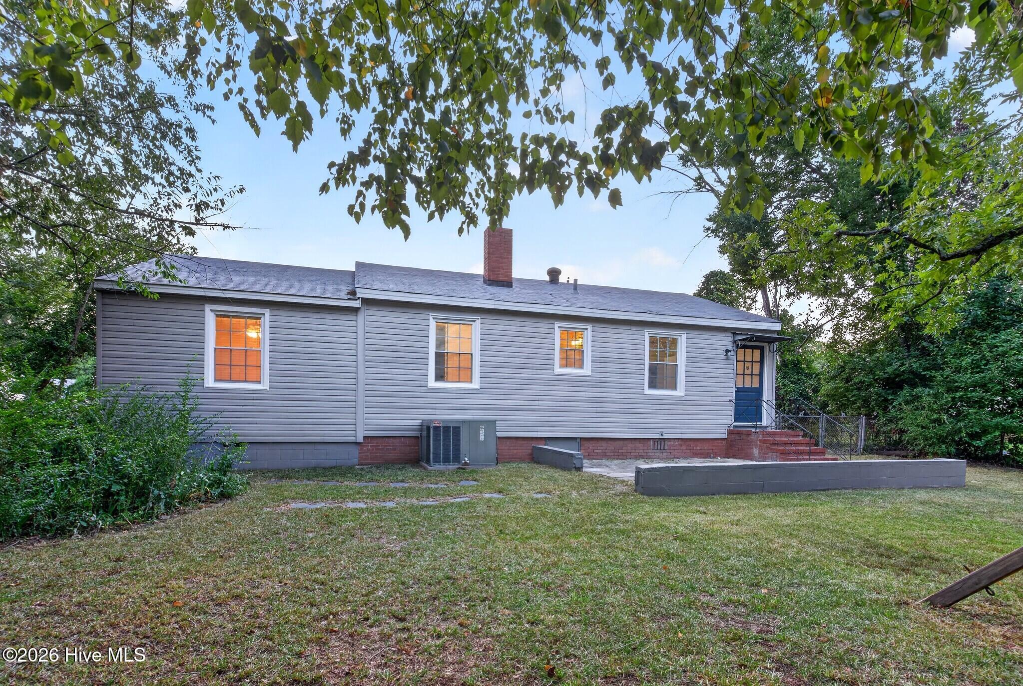 2315 Henry Circle Property Photo 3
